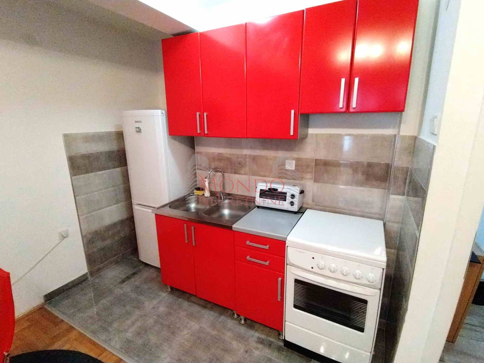 Jednoiposoban nov stan na Bulevaru Nemanjića