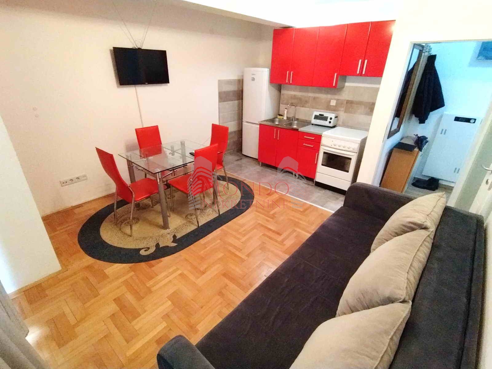 Jednoiposoban nov stan na Bulevaru Nemanjića