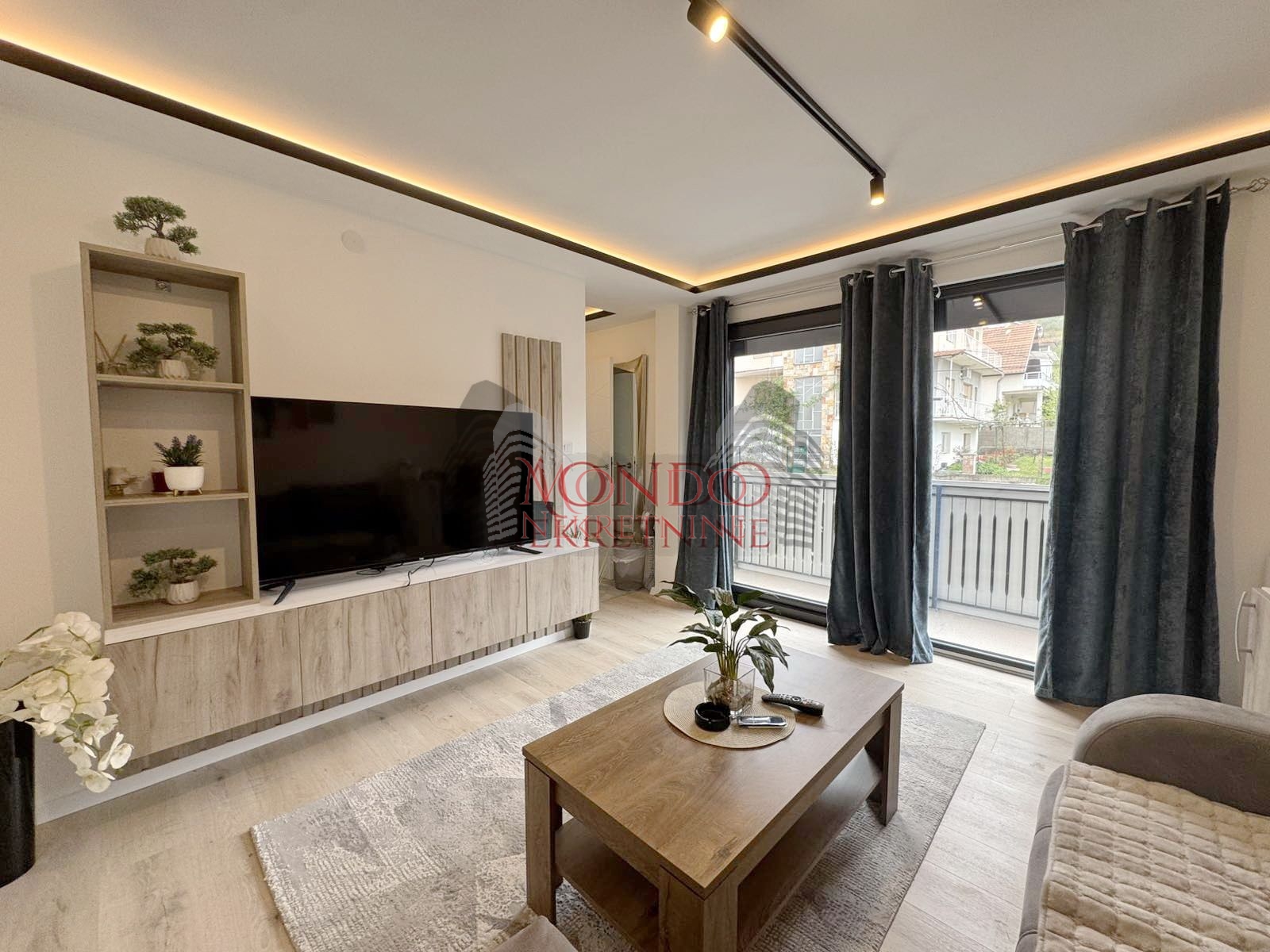 Jednoiposoban stan na Trosarini, novogradnja u plizini restorana Paris