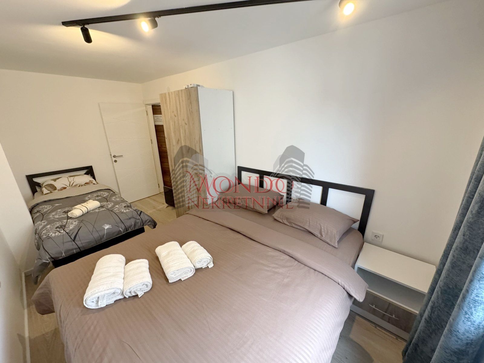 Jednoiposoban stan na Trosarini, novogradnja u plizini restorana Paris