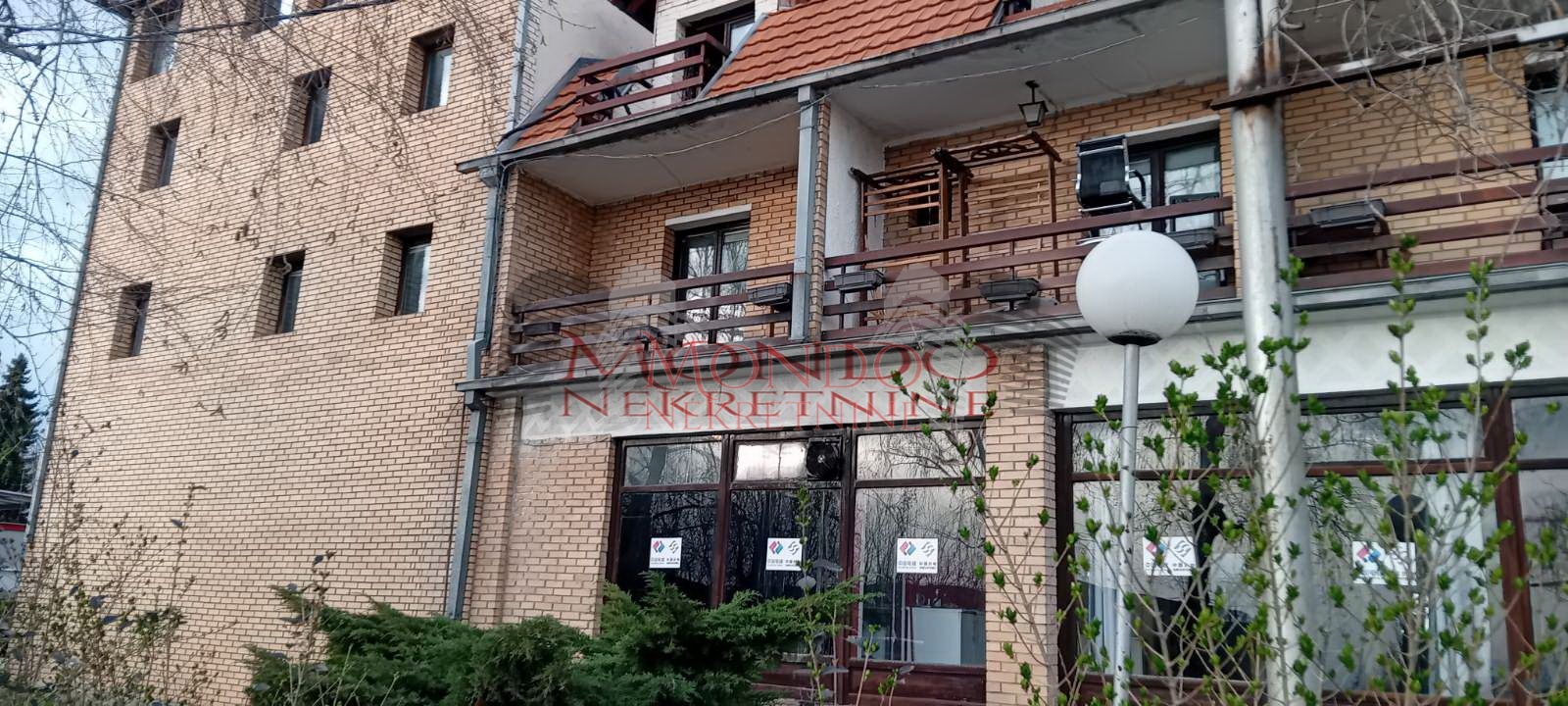 Izdaje se hotel na Camurlijskom putu.