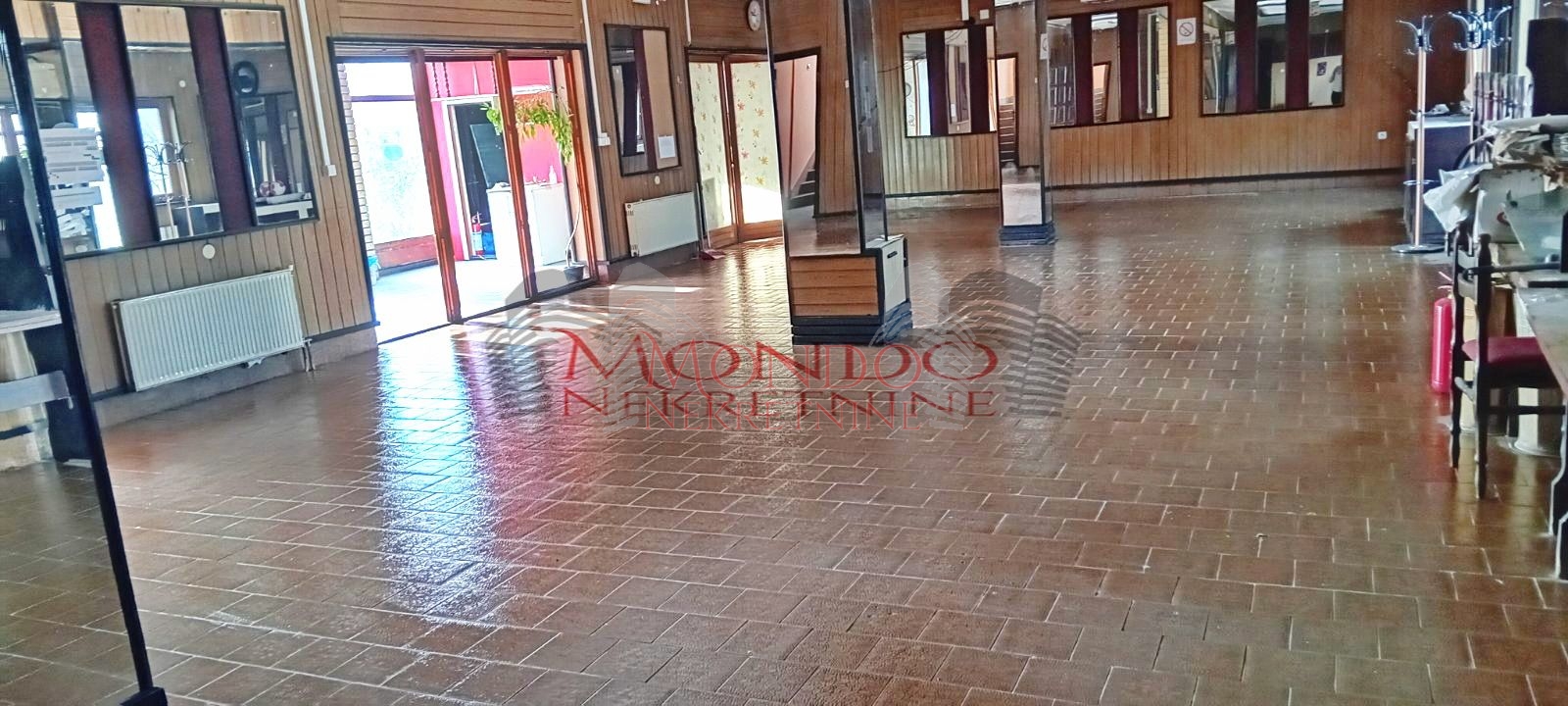 Izdaje se hotel na Camurlijskom putu.