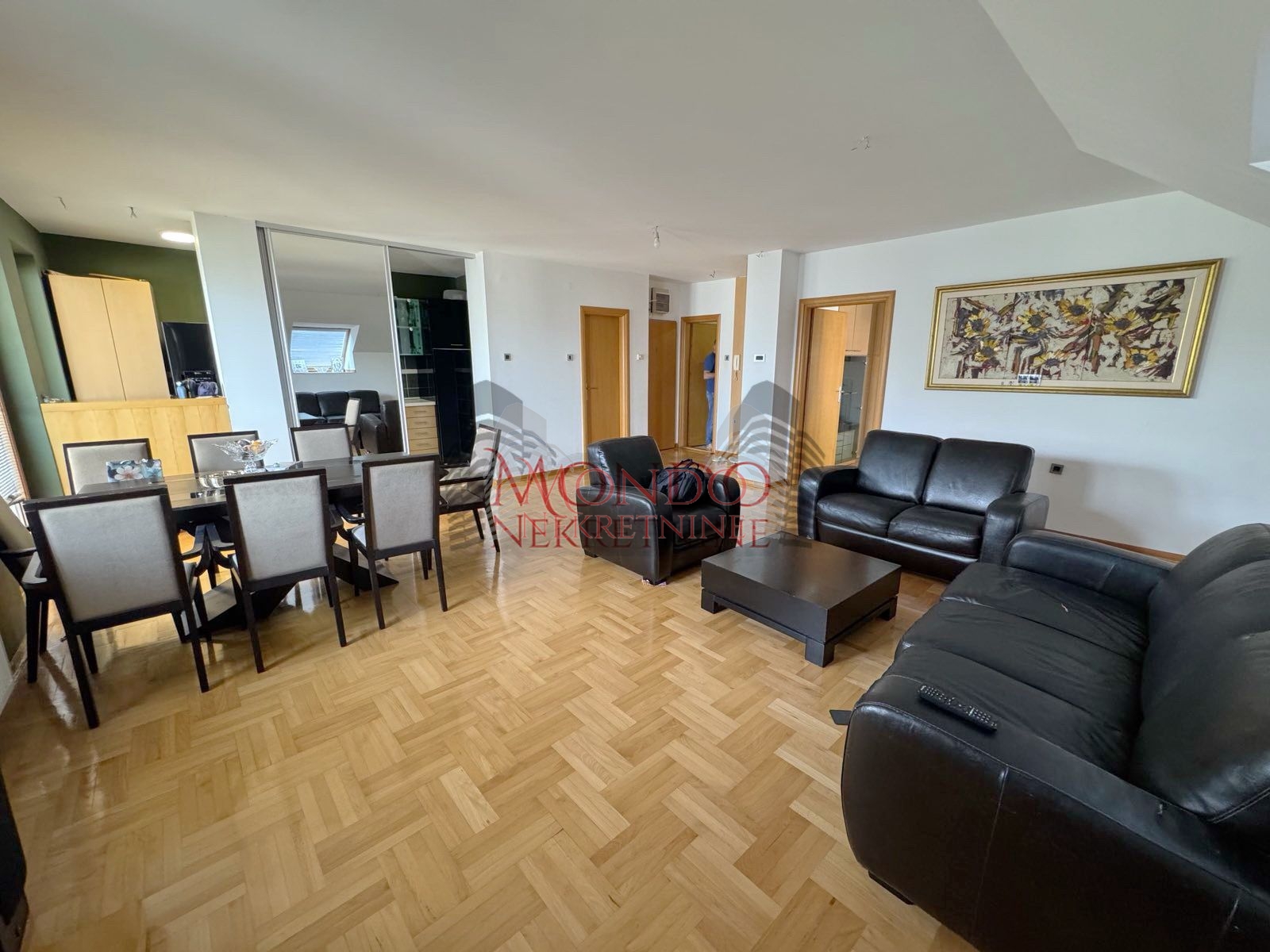 Dvosoban konforan stan u Duvanistu sa velikom terasom