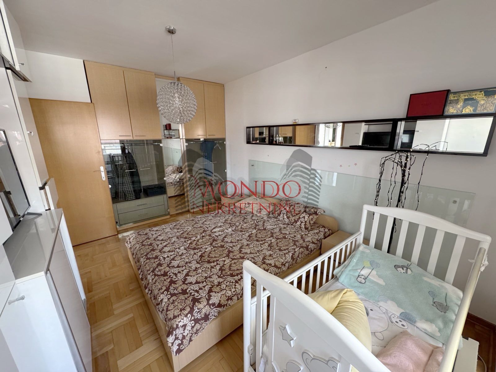 Dvosoban konforan stan u Duvanistu sa velikom terasom