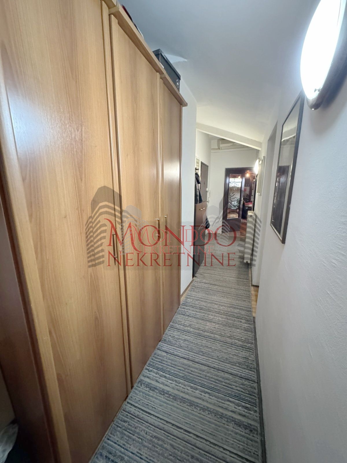 Trosoban stan na Bulevaru ul Blagoja Parovica kod Delte