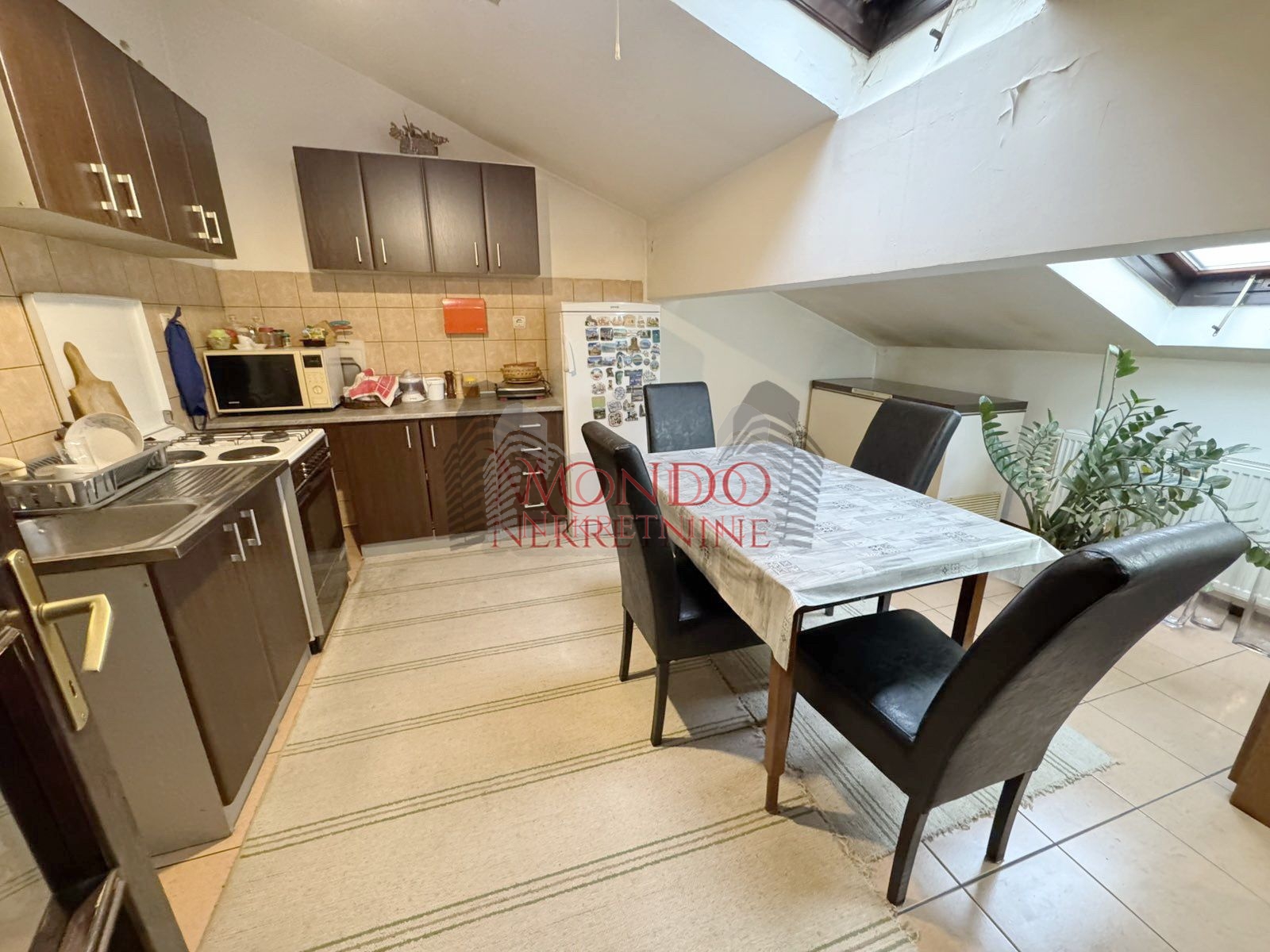 Trosoban stan na Bulevaru ul Blagoja Parovica kod Delte