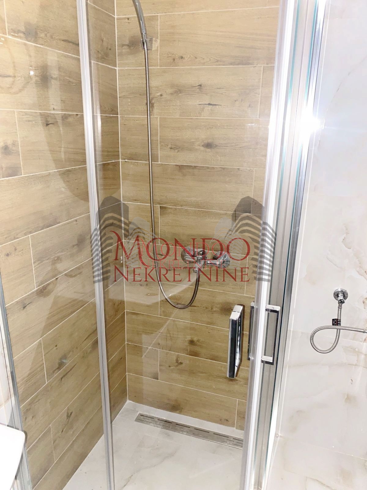 Luks jednoiposoban stan kod Doma zdravlja