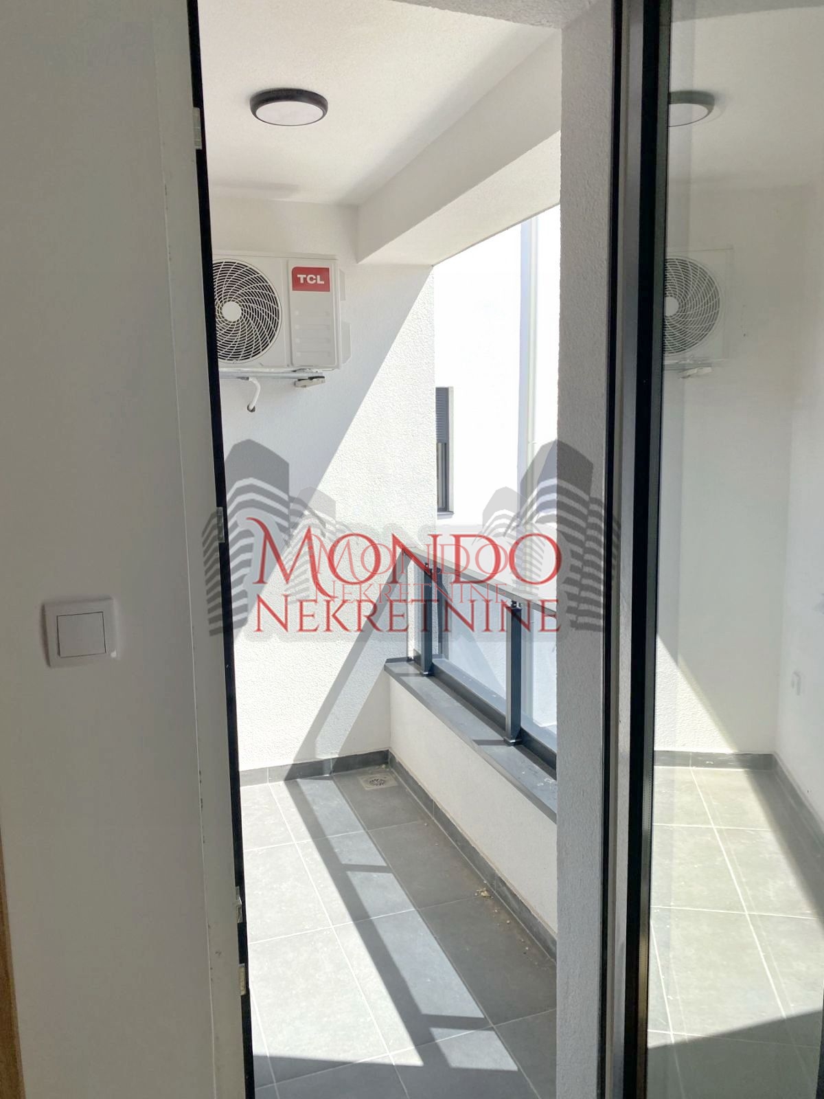 Luks jednoiposoban stan kod Doma zdravlja