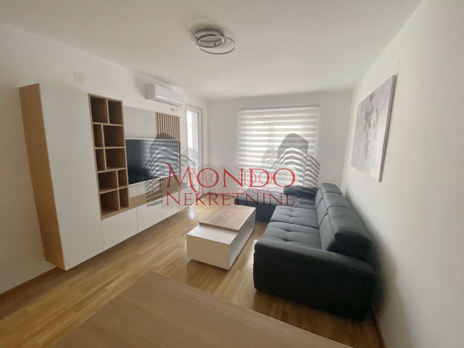 Luks jednoiposoban stan kod Doma zdravlja