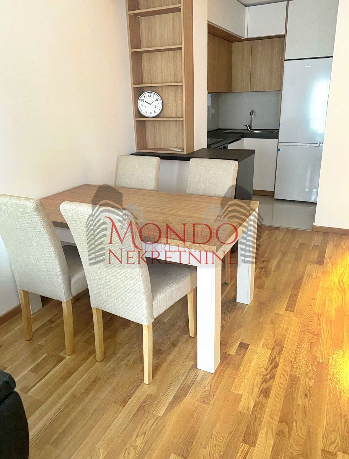 Luks jednoiposoban stan kod Doma zdravlja