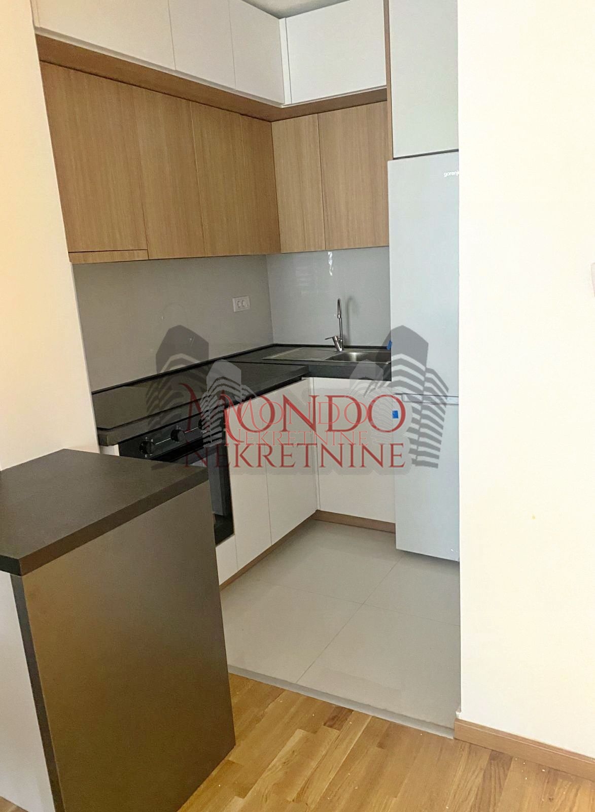 Luks jednoiposoban stan kod Doma zdravlja