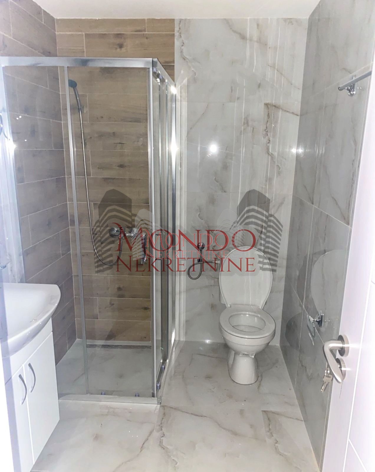 Luks jednoiposoban stan kod Doma zdravlja