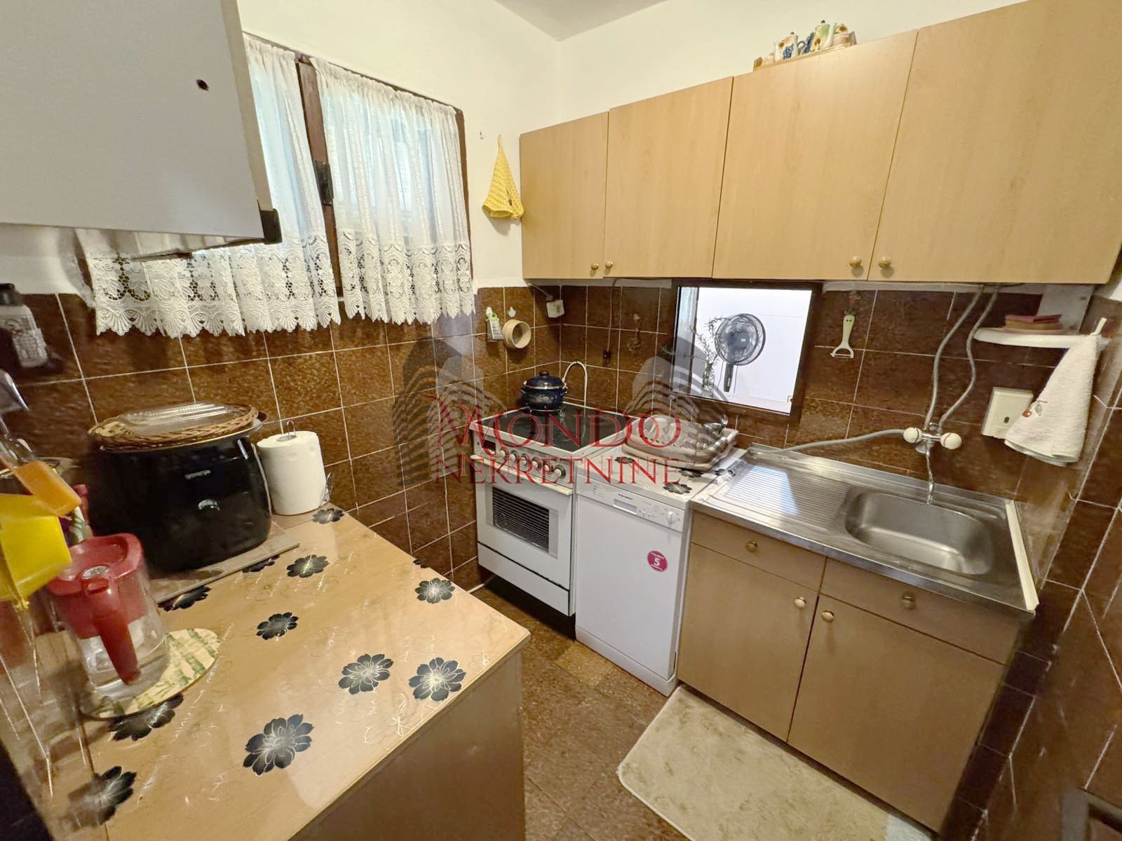 Vikend kuca na putu za Donje Vlase