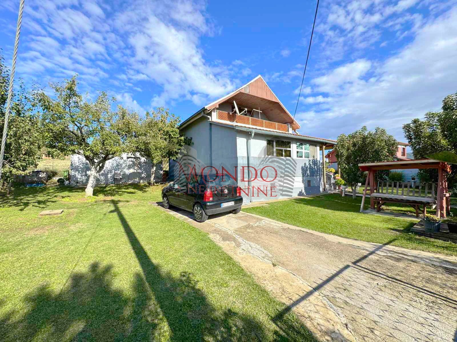 Vikend kuca na putu za Donje Vlase