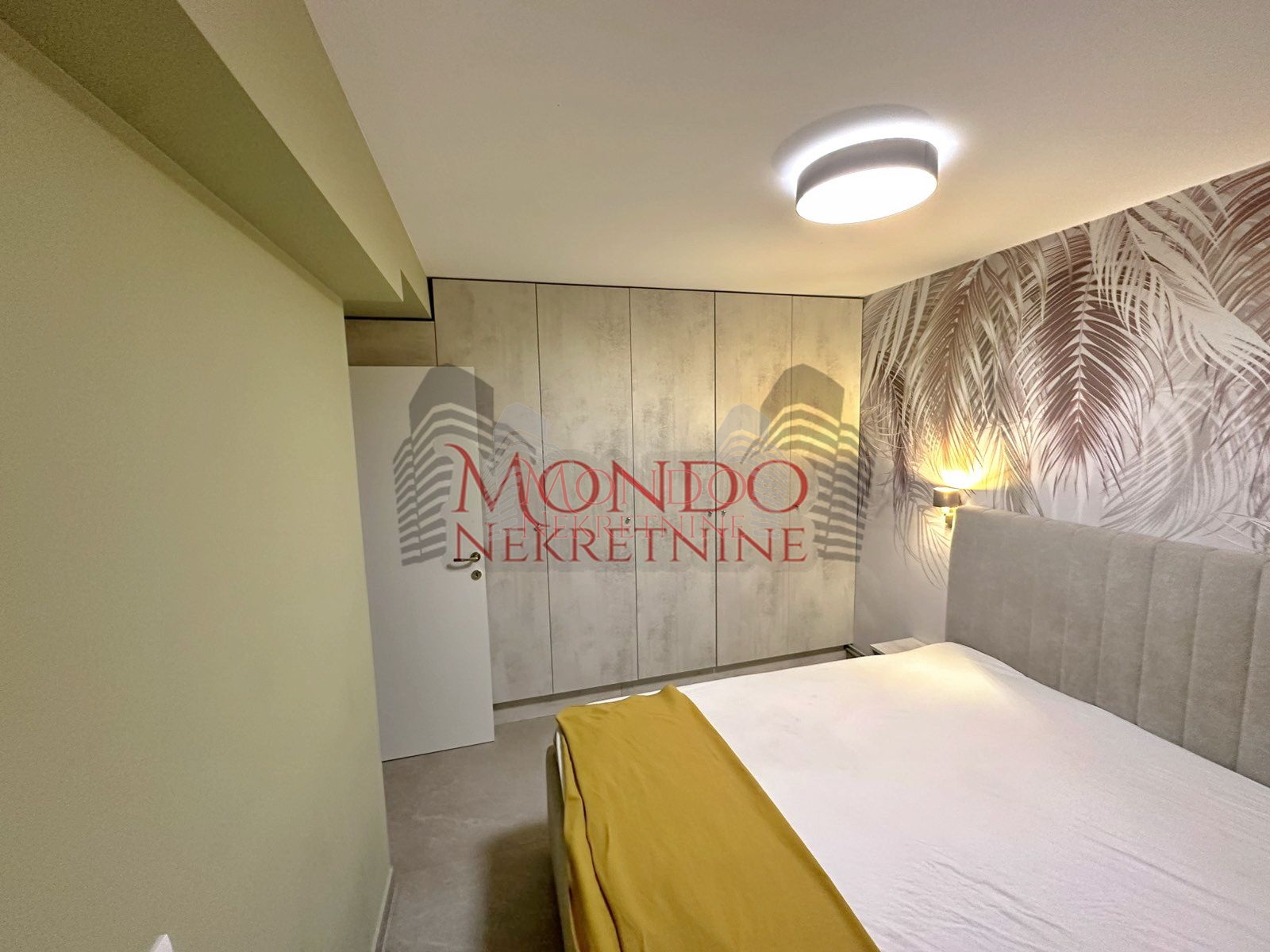 Lux jednoiposoban stan kod Čaira