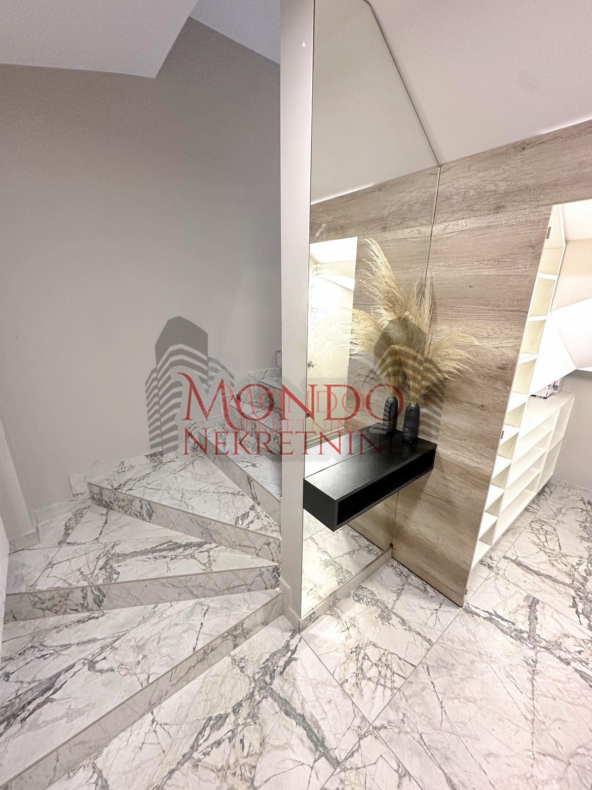 Lux jednoiposoban stan kod Čaira