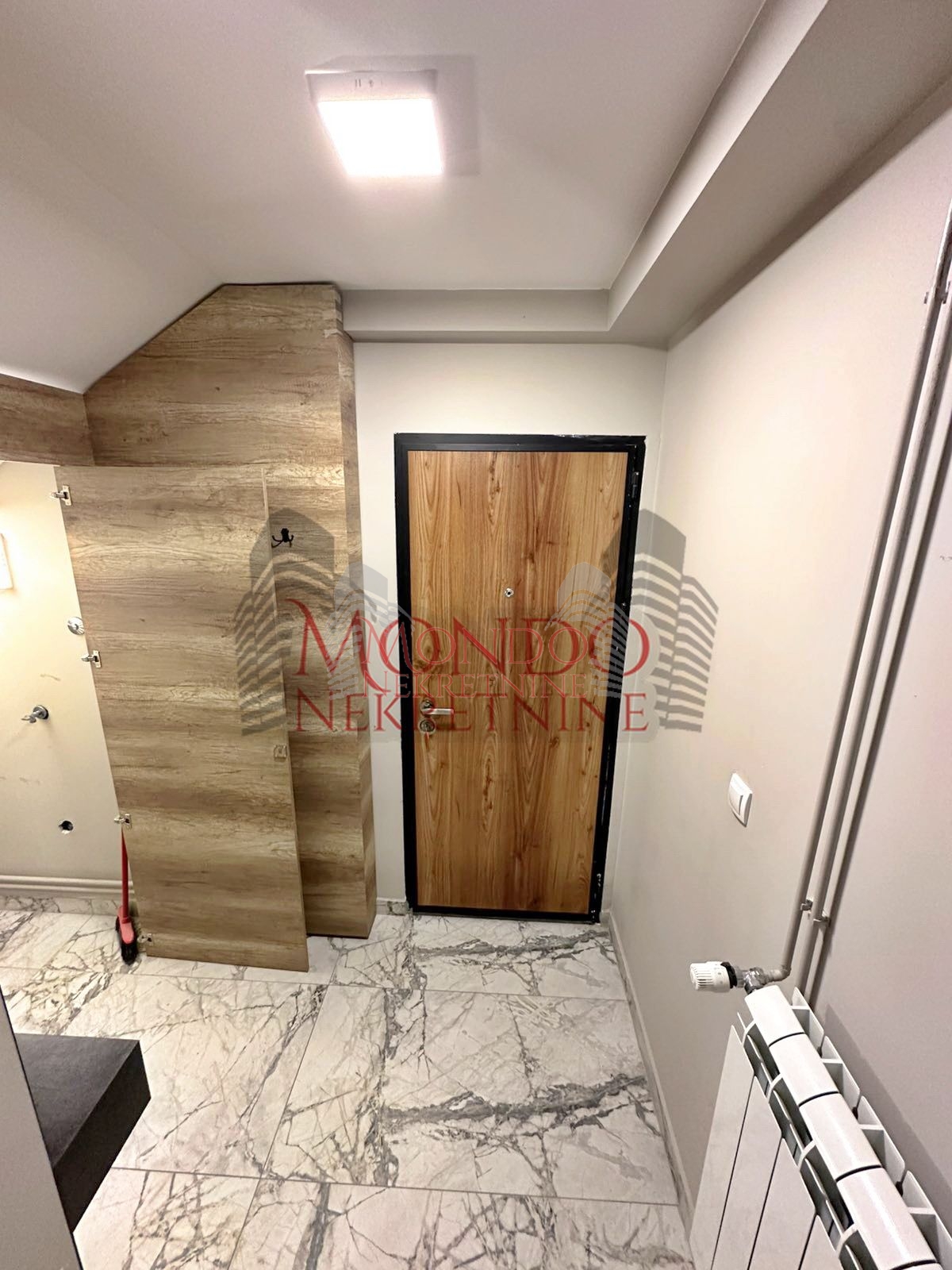 Lux jednoiposoban stan kod Čaira