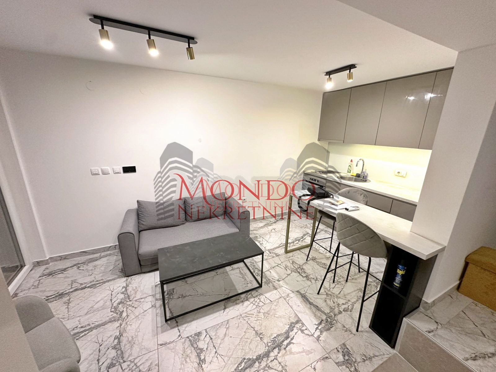 Lux jednoiposoban stan kod Čaira