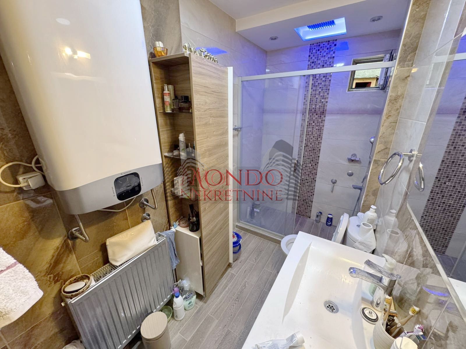 Trosoban stan u blizini Crvenog pevca, ul Dragise Cvetkovica