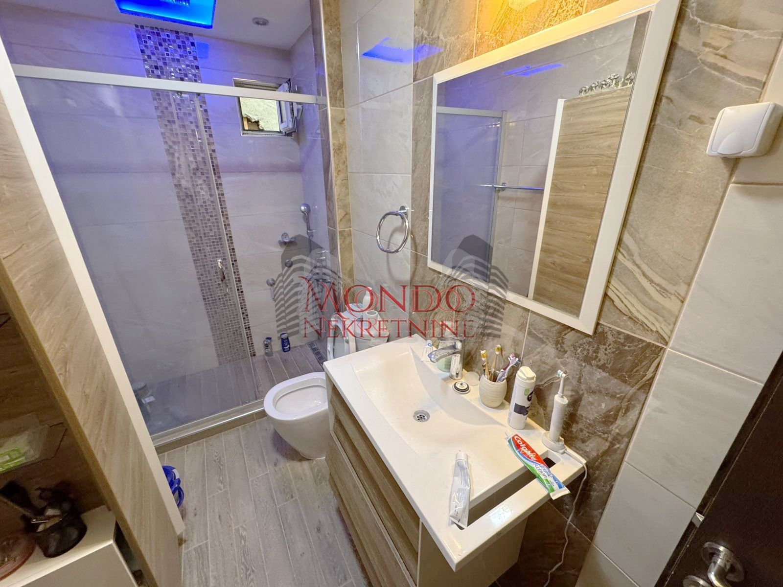 Trosoban stan u blizini Crvenog pevca, ul Dragise Cvetkovica