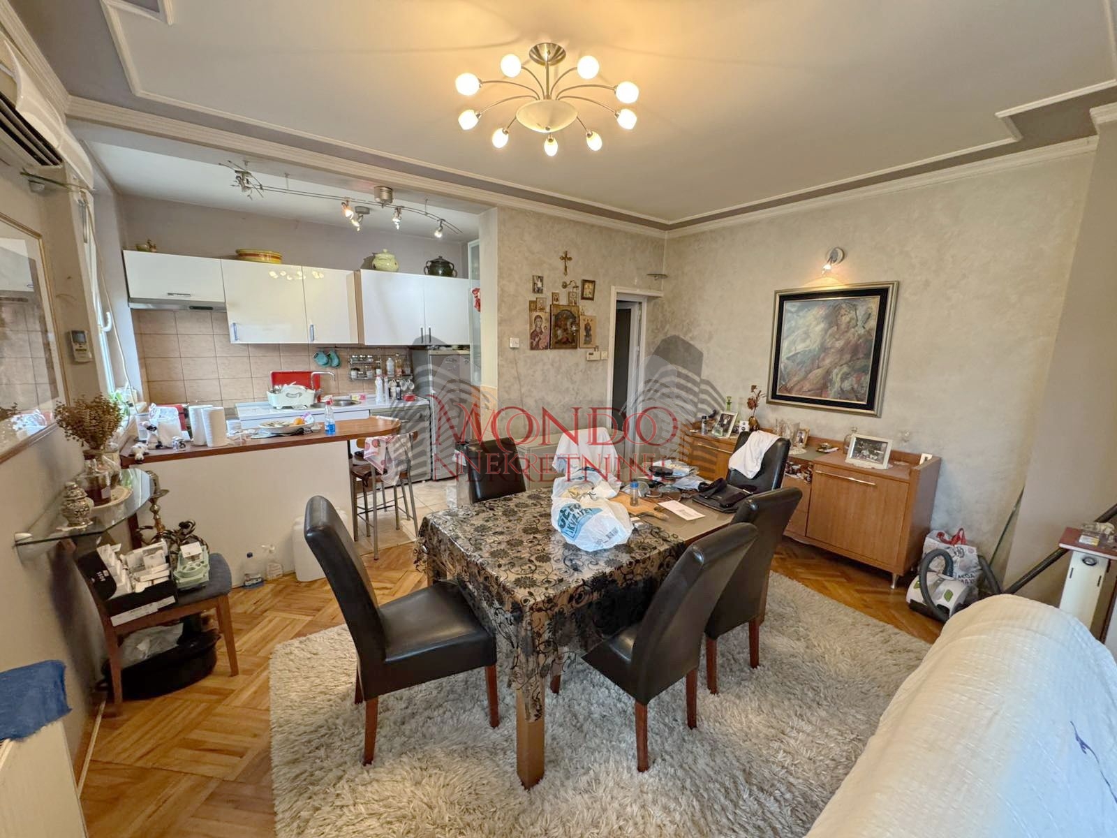 Trosoban stan u blizini Crvenog pevca, ul Dragise Cvetkovica