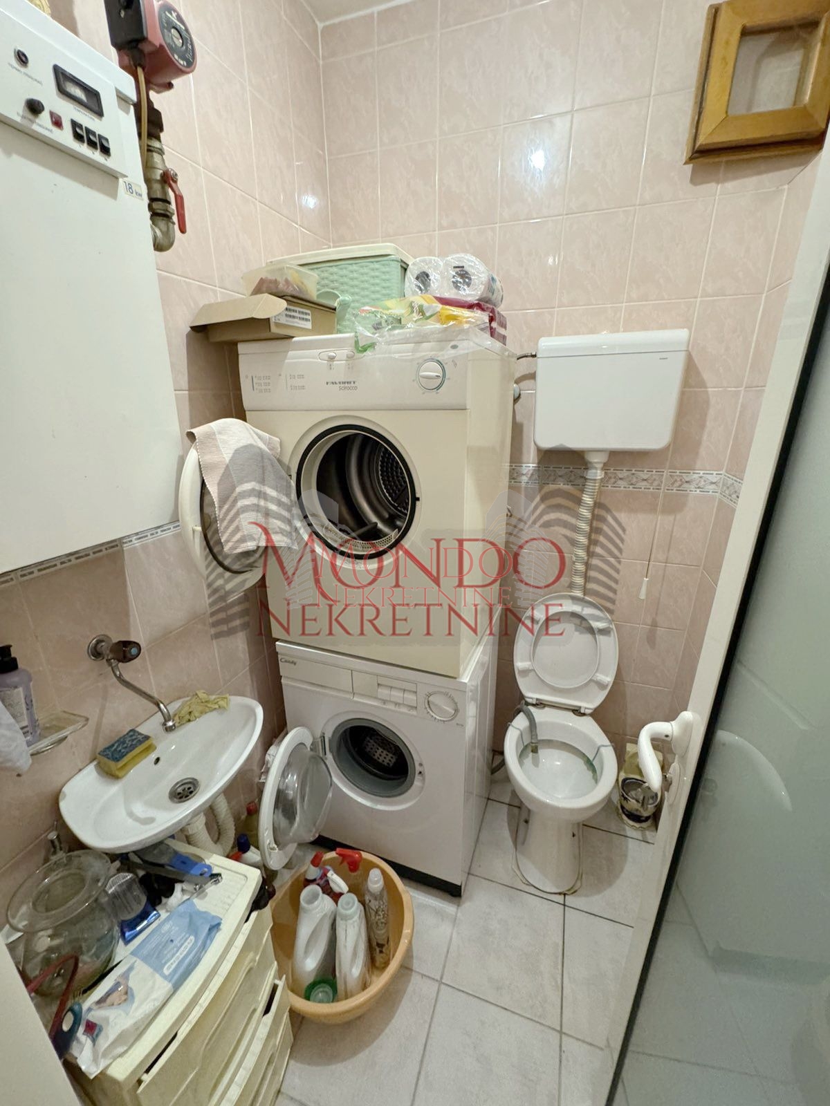 Trosoban stan u blizini Crvenog pevca, ul Dragise Cvetkovica