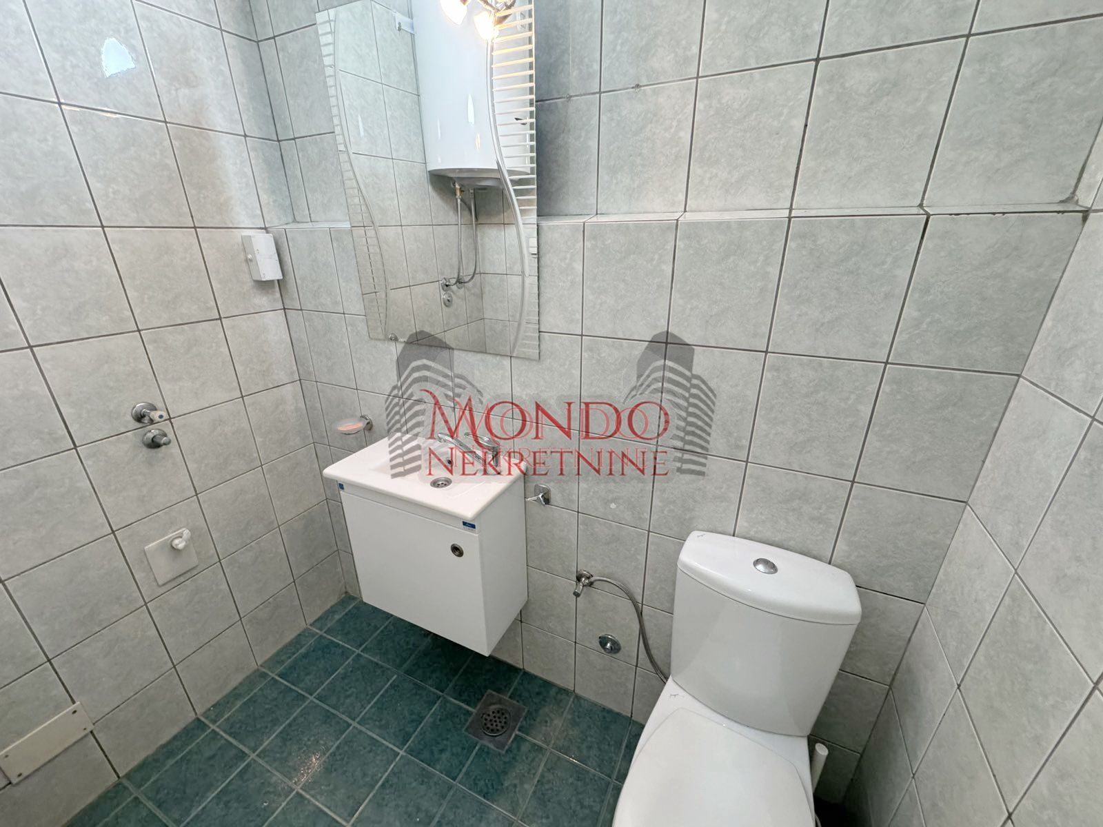 Trosoban stan u samom centru grada iza Foruma