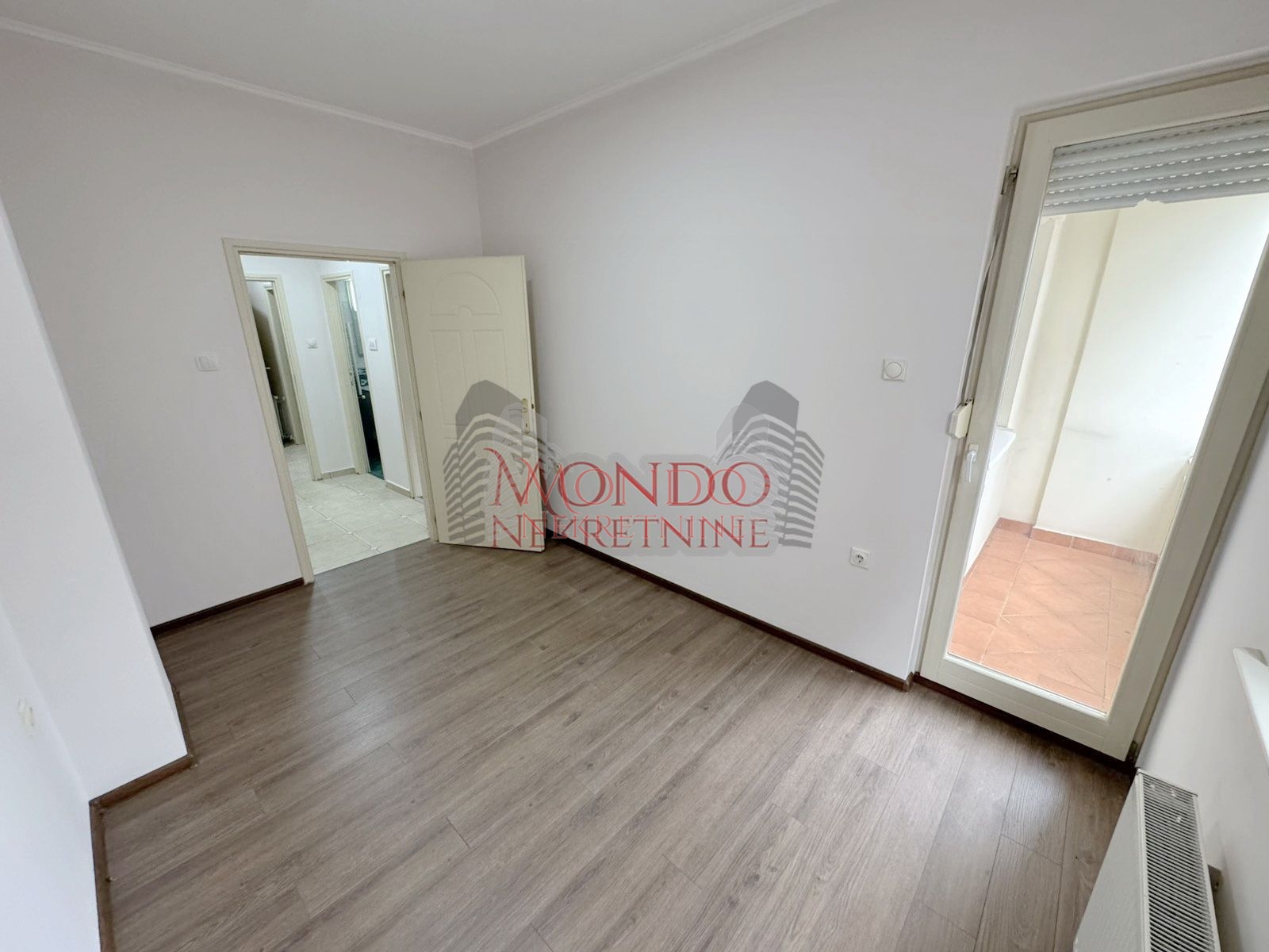 Trosoban stan u samom centru grada iza Foruma