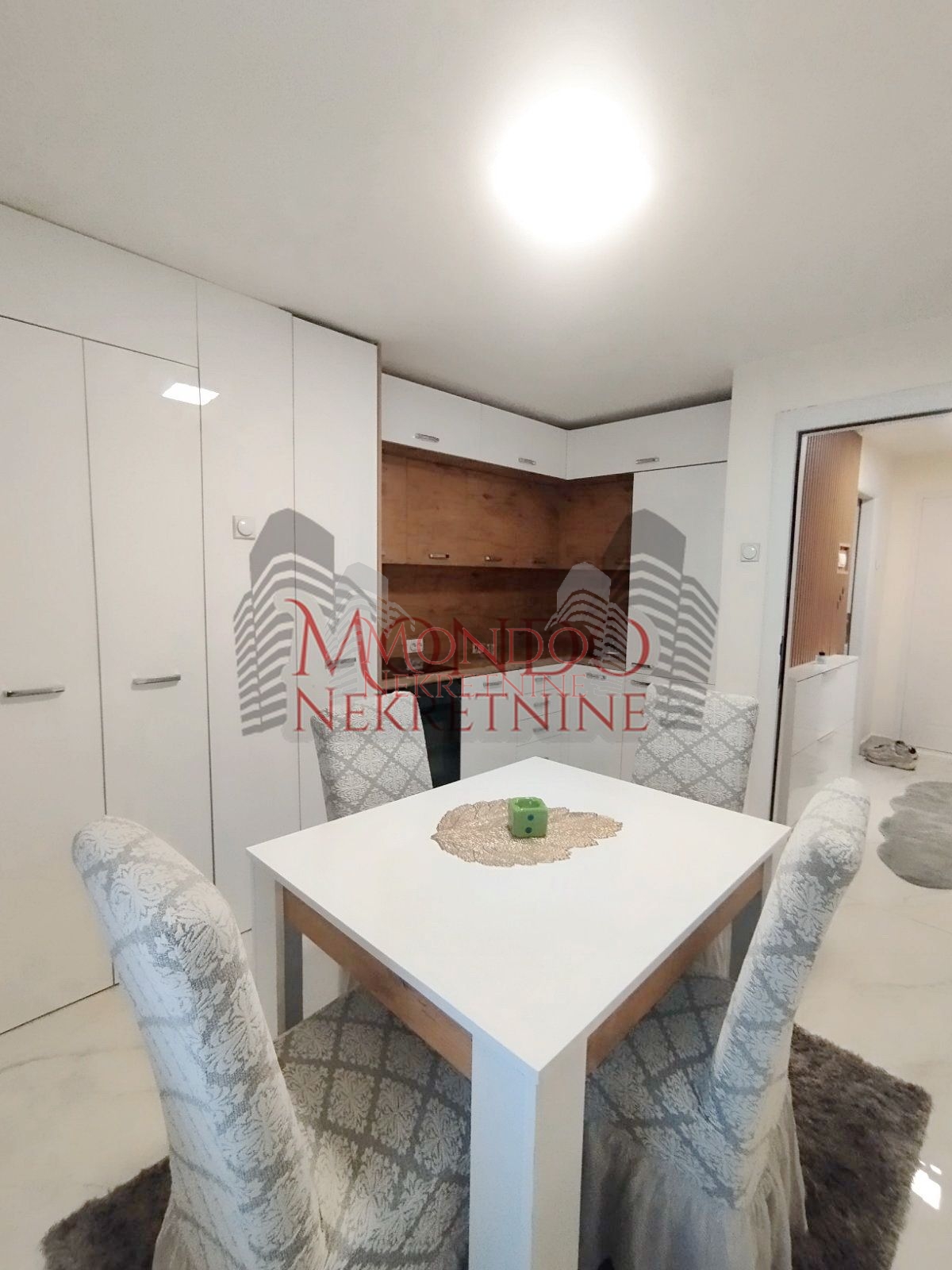 Dvosoban stan u blizini parka Svetog Save