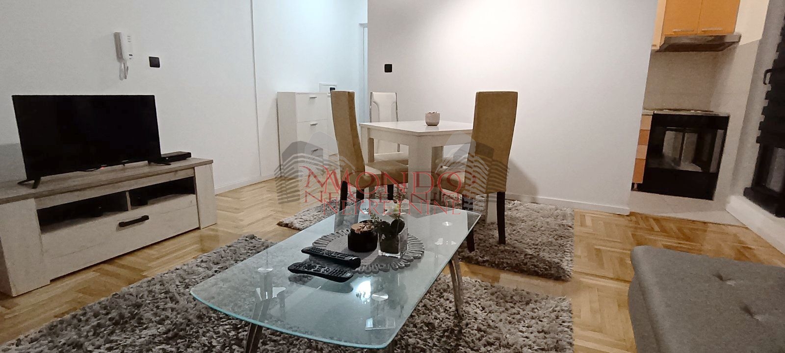 Jednoiposoban stan u novoj zgradi kod Retro kafica