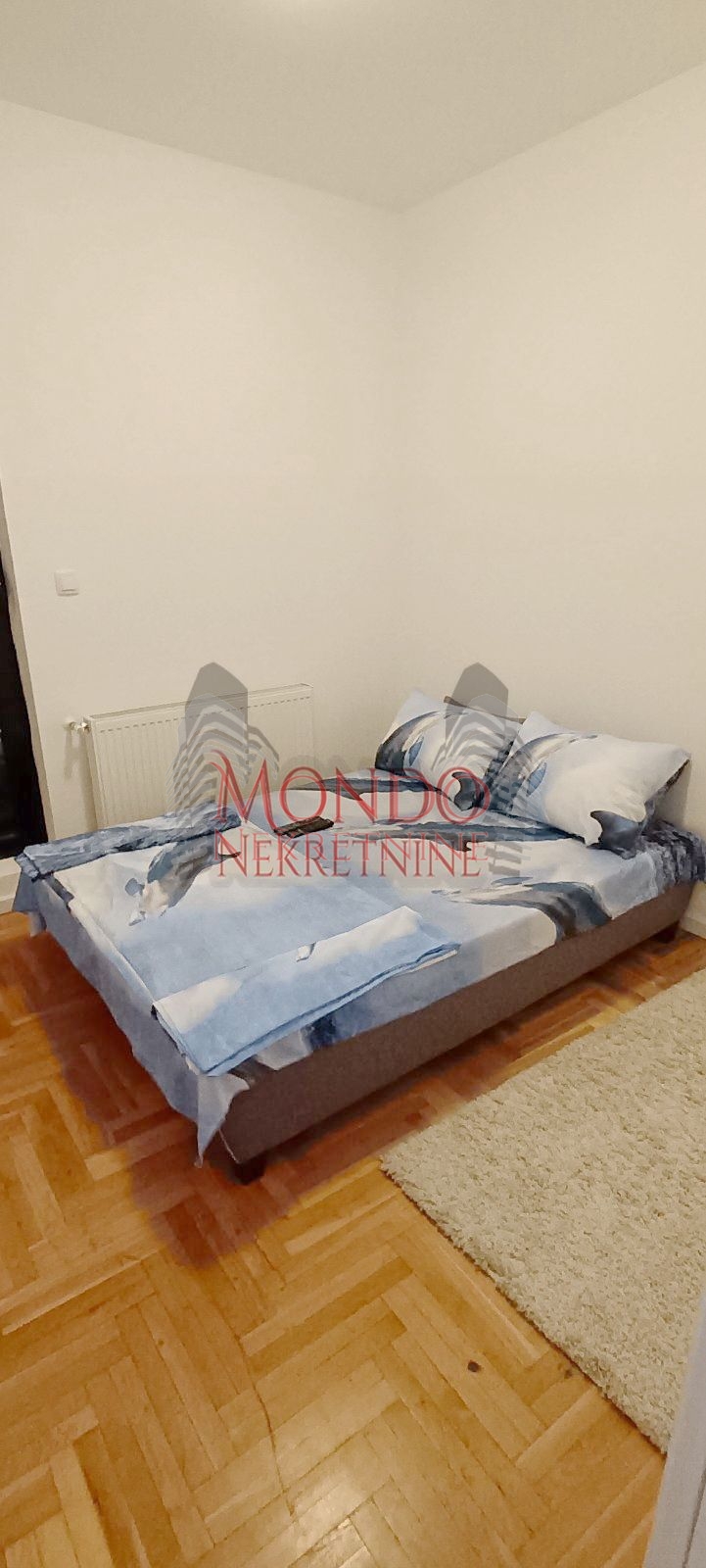 Jednoiposoban stan u novoj zgradi kod Retro kafica