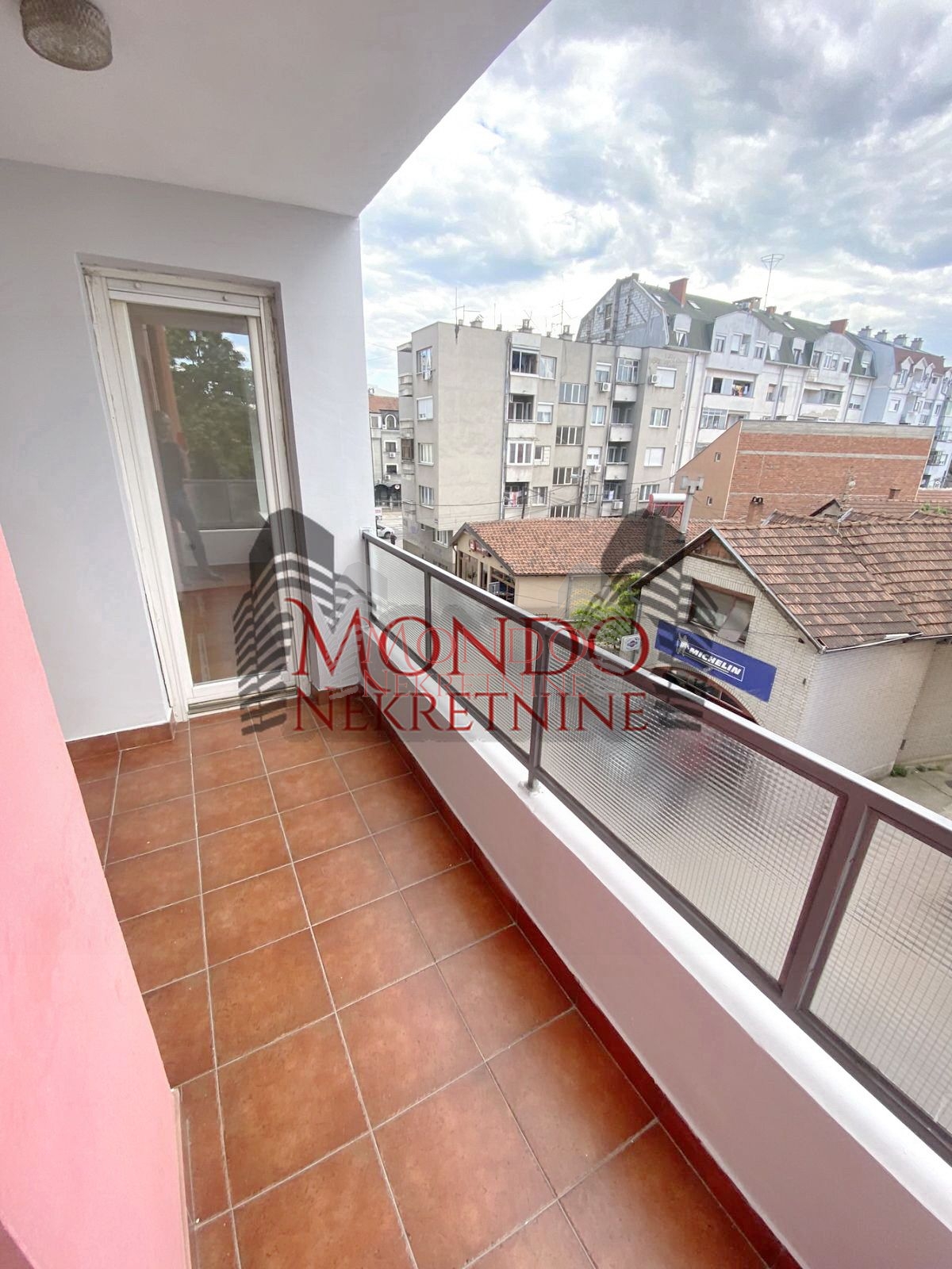 Dvoiposoban stan kod Doma Zdravlja