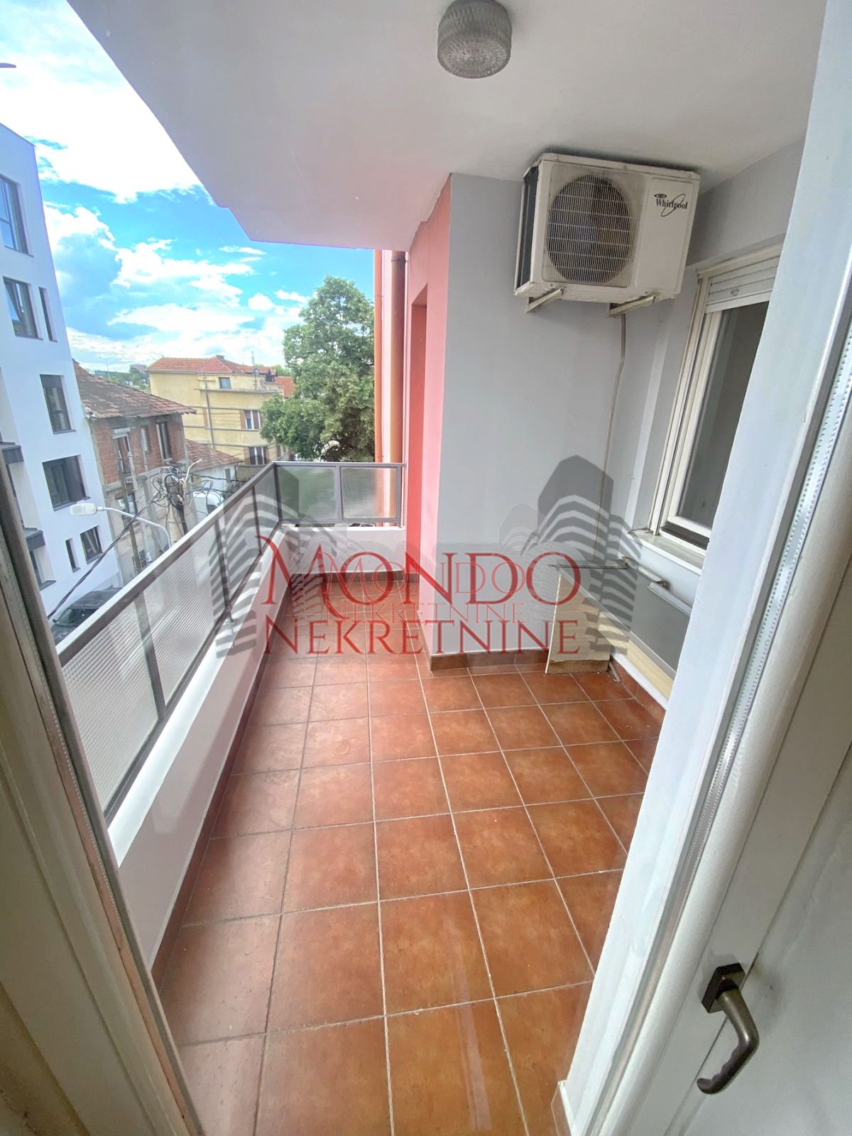 Dvoiposoban stan kod Doma Zdravlja