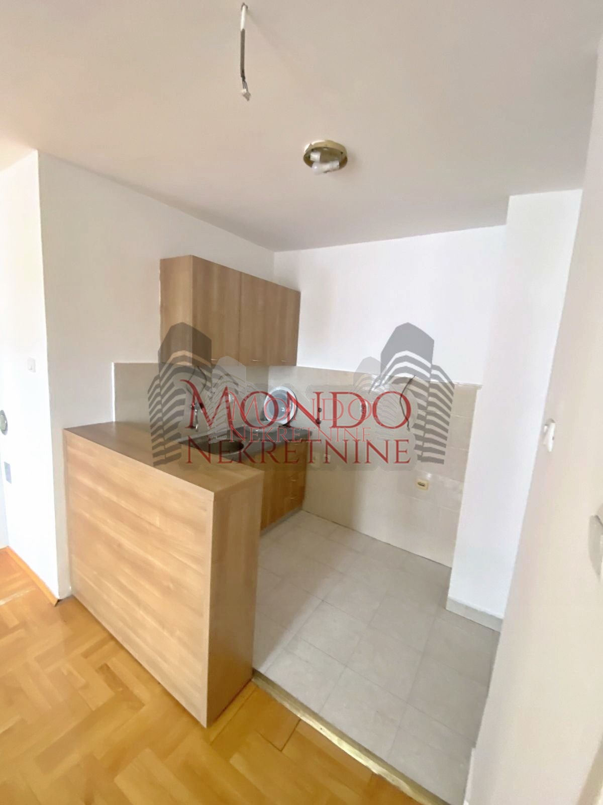 Dvoiposoban stan kod Doma Zdravlja