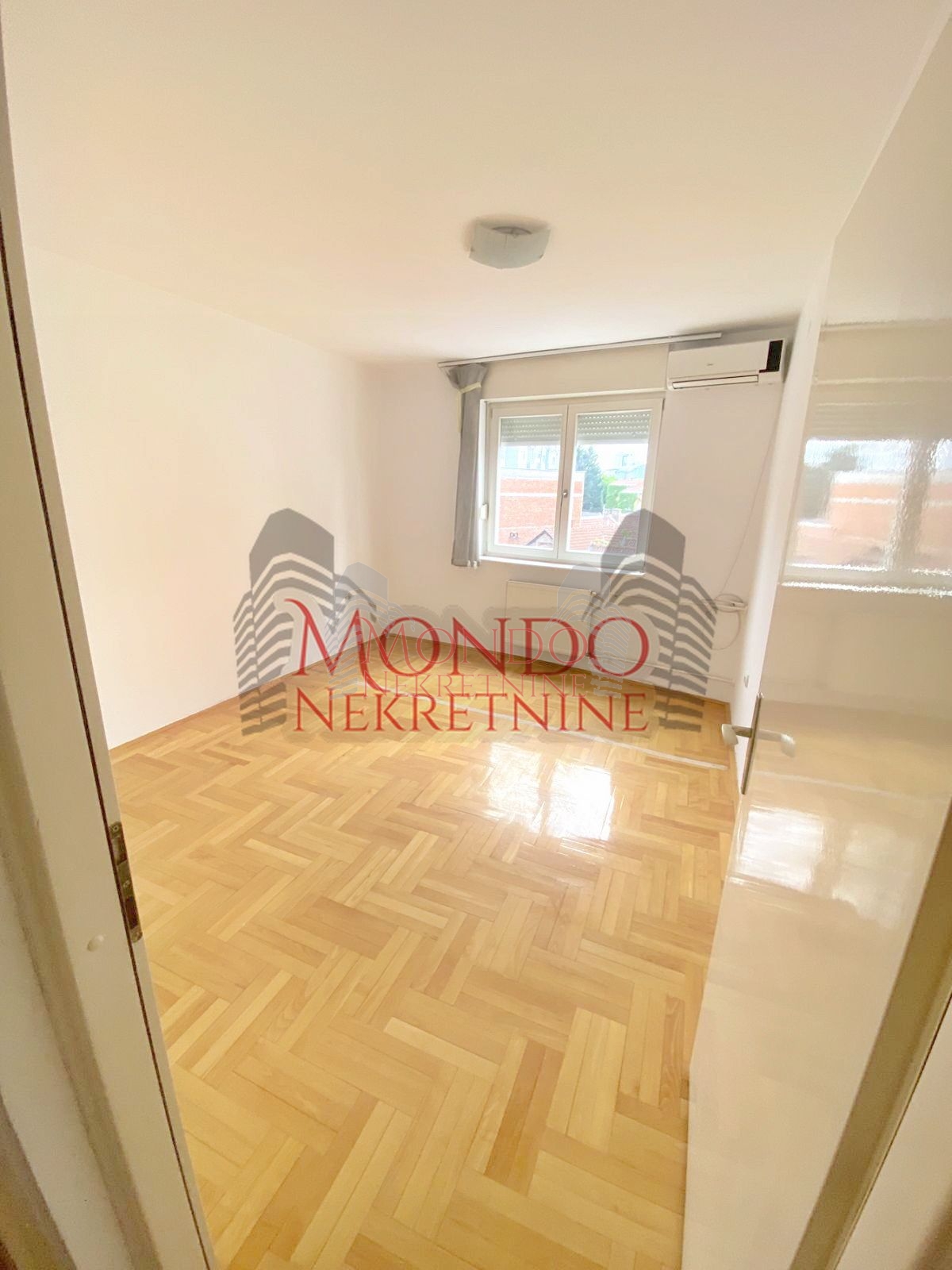 Dvoiposoban stan kod Doma Zdravlja