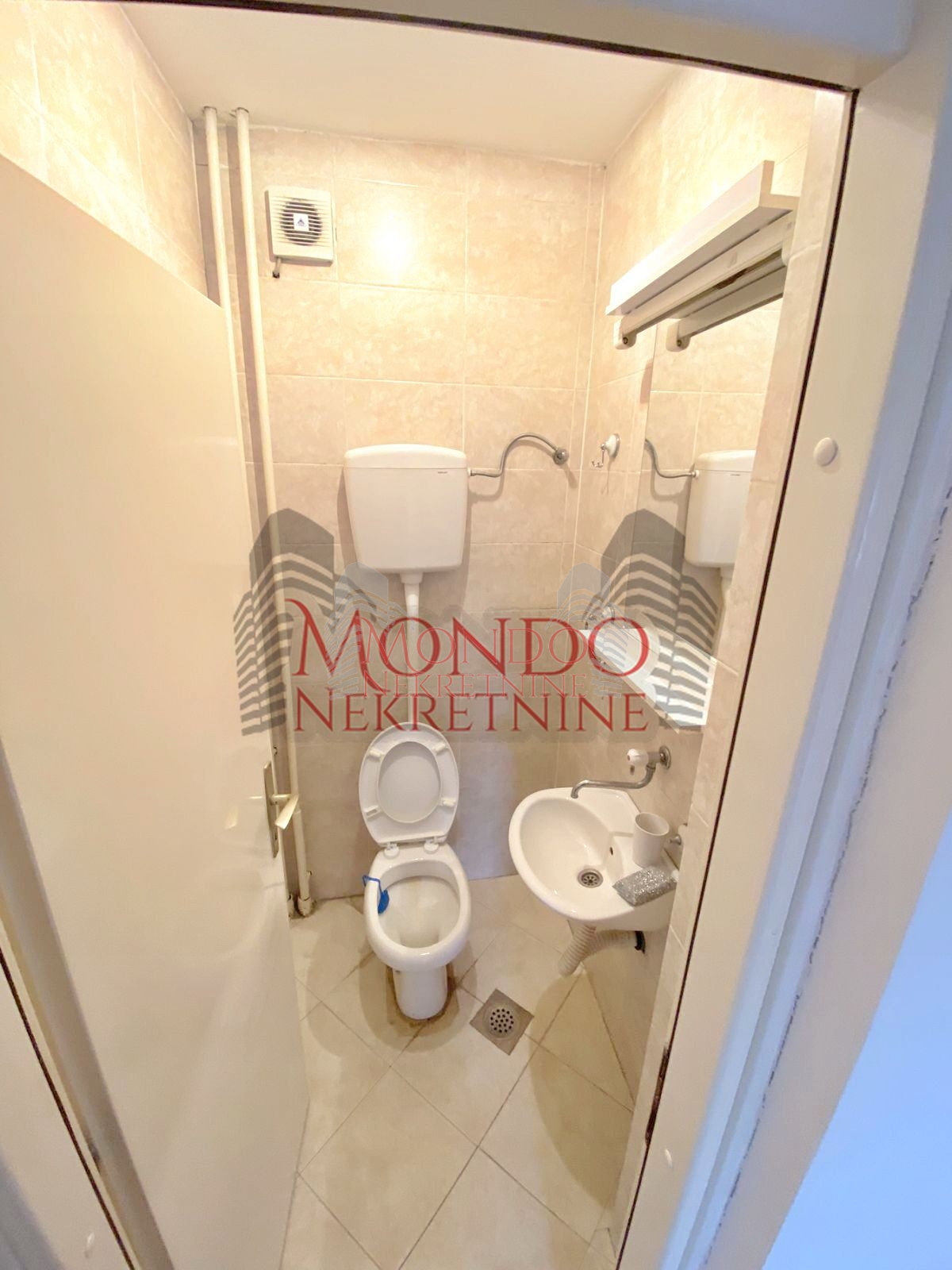 Dvoiposoban stan kod Doma Zdravlja