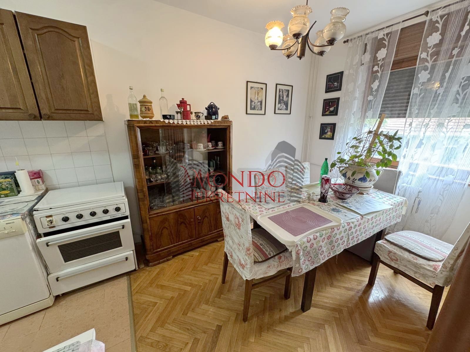 Trosoban stan kod Palilulkse pijace, Episkopska ulica