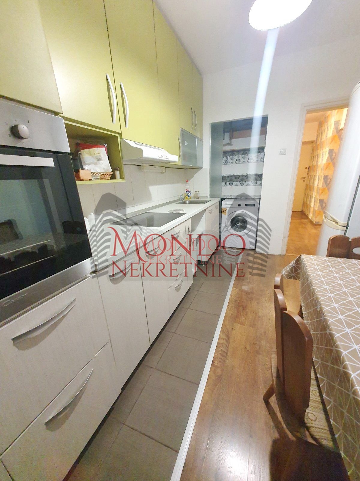 Trosoban stan kod Gradske bolnice