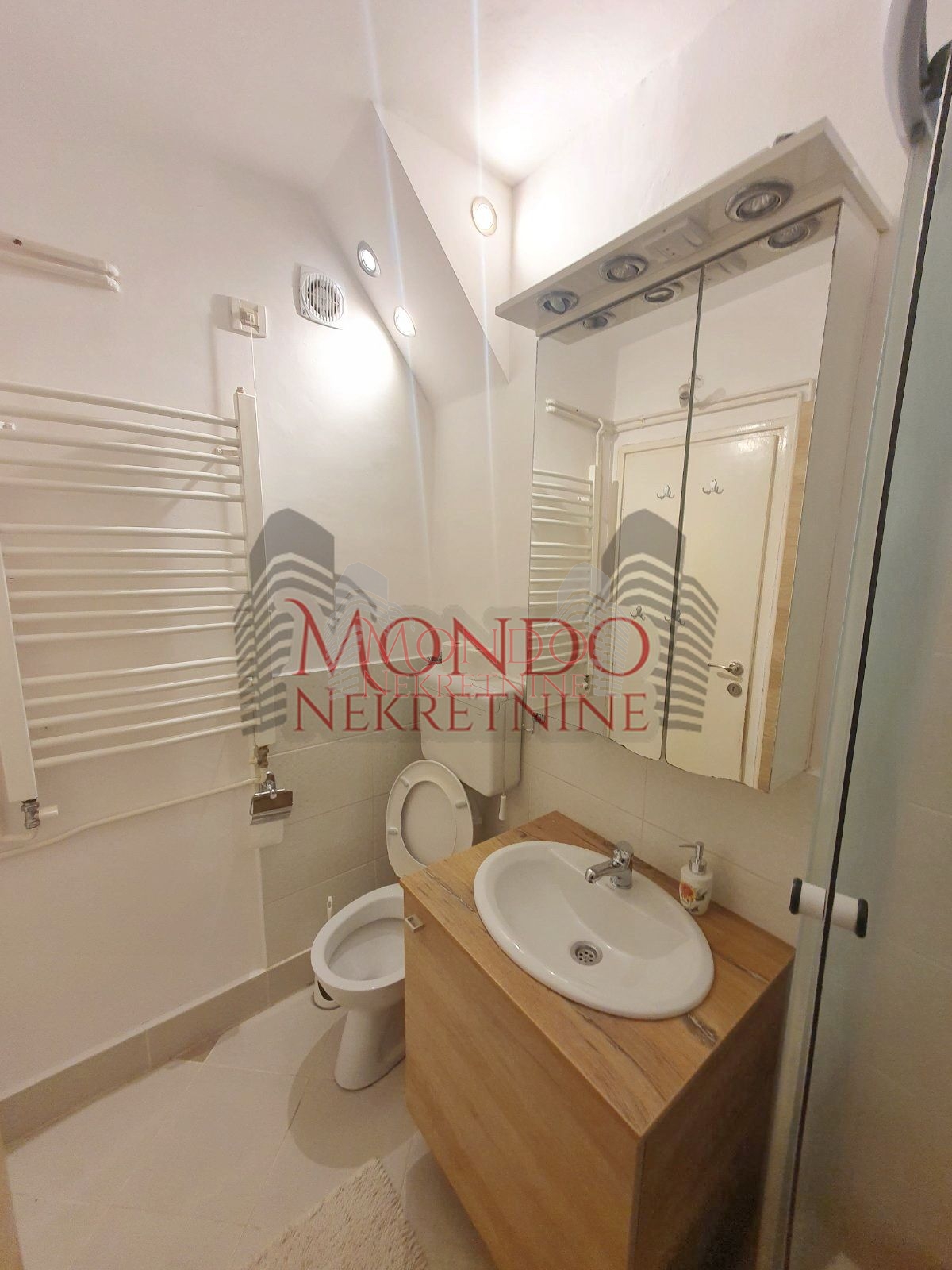 Trosoban stan kod Gradske bolnice