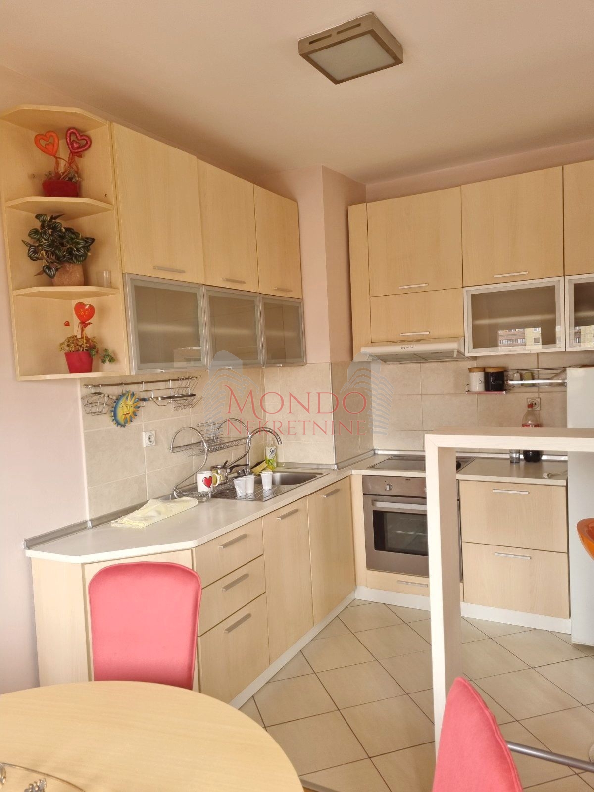 Izdaje se odlican dvosoban stan u blizini Doma zdravlja