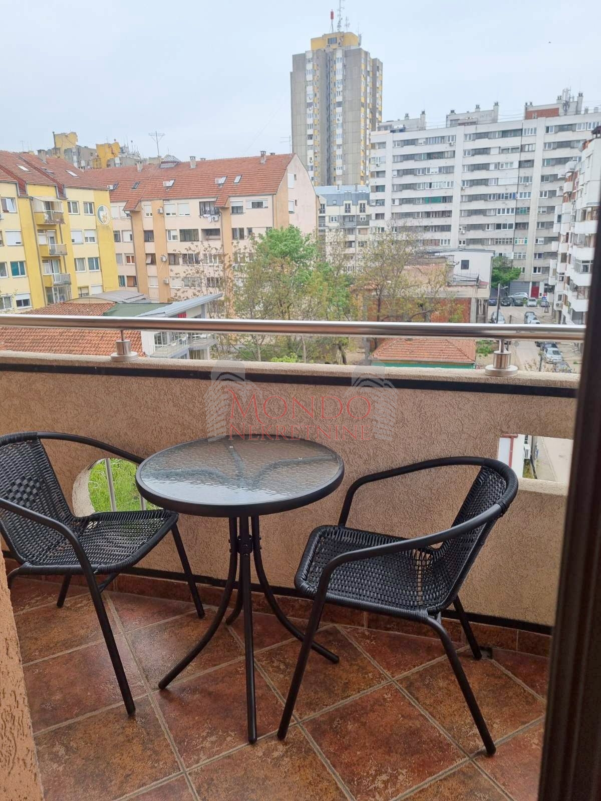 Izdaje se odlican dvosoban stan u blizini Doma zdravlja