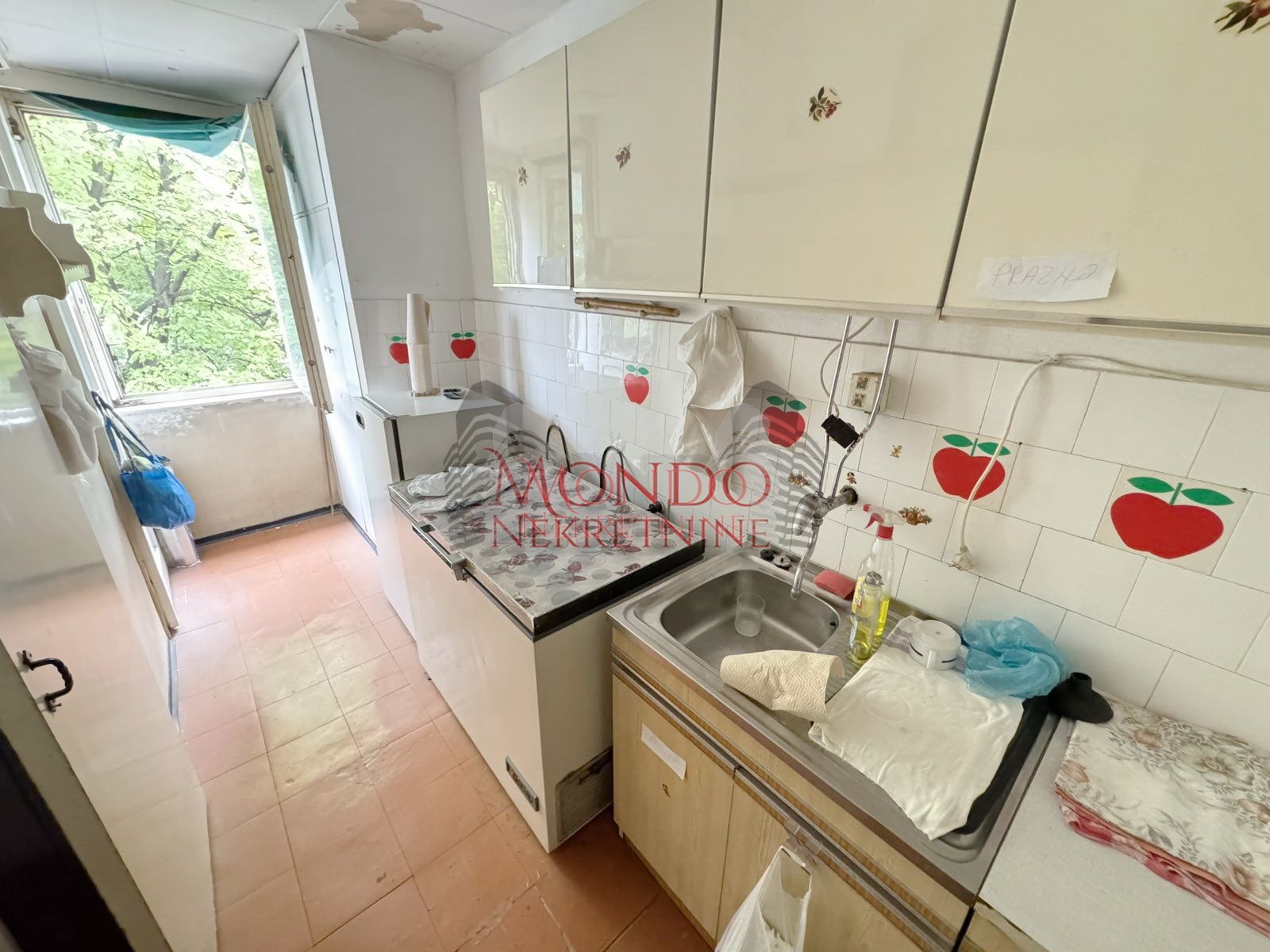 Dvosoban stan u Knjazevackoj ulici preko puta os Mika Antic