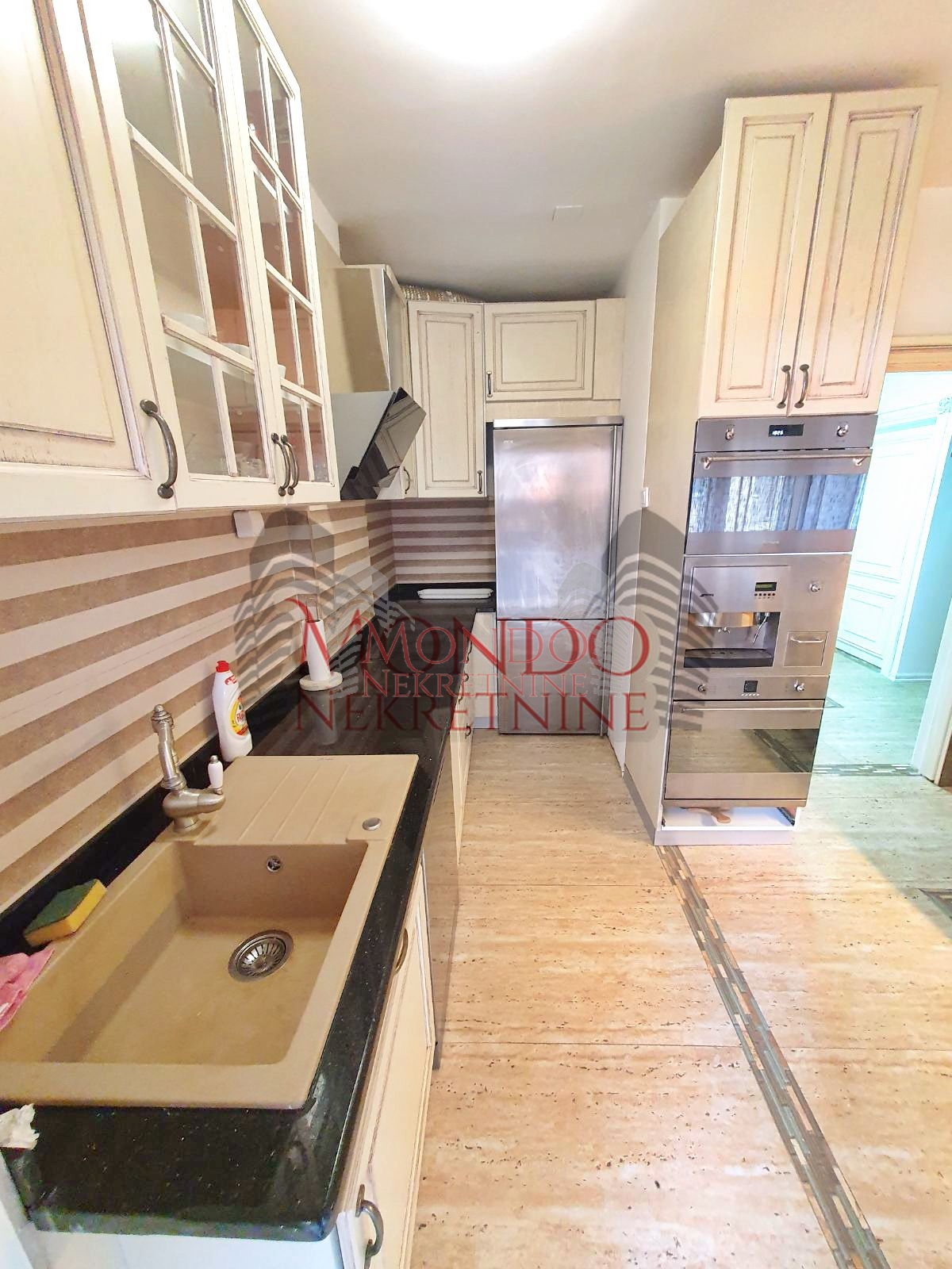 Dvoiposoban stan u epicentri Niša