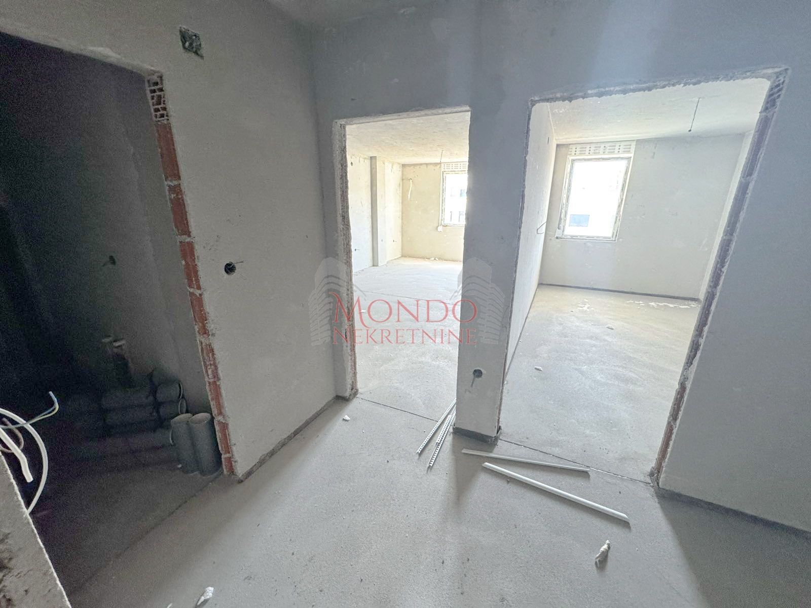 Dvoiposoban nov stan na Panteleju kod ART Caffea