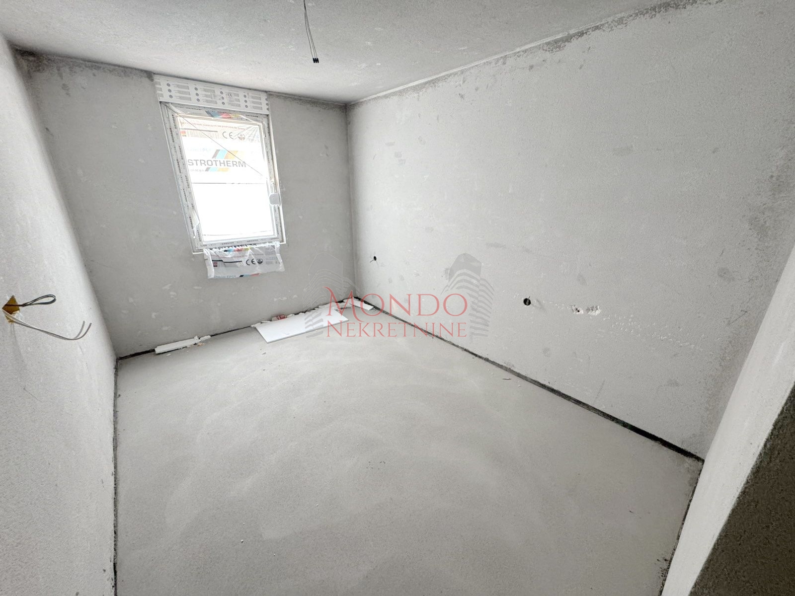 Dvoiposoban nov stan na Panteleju kod ART Caffea