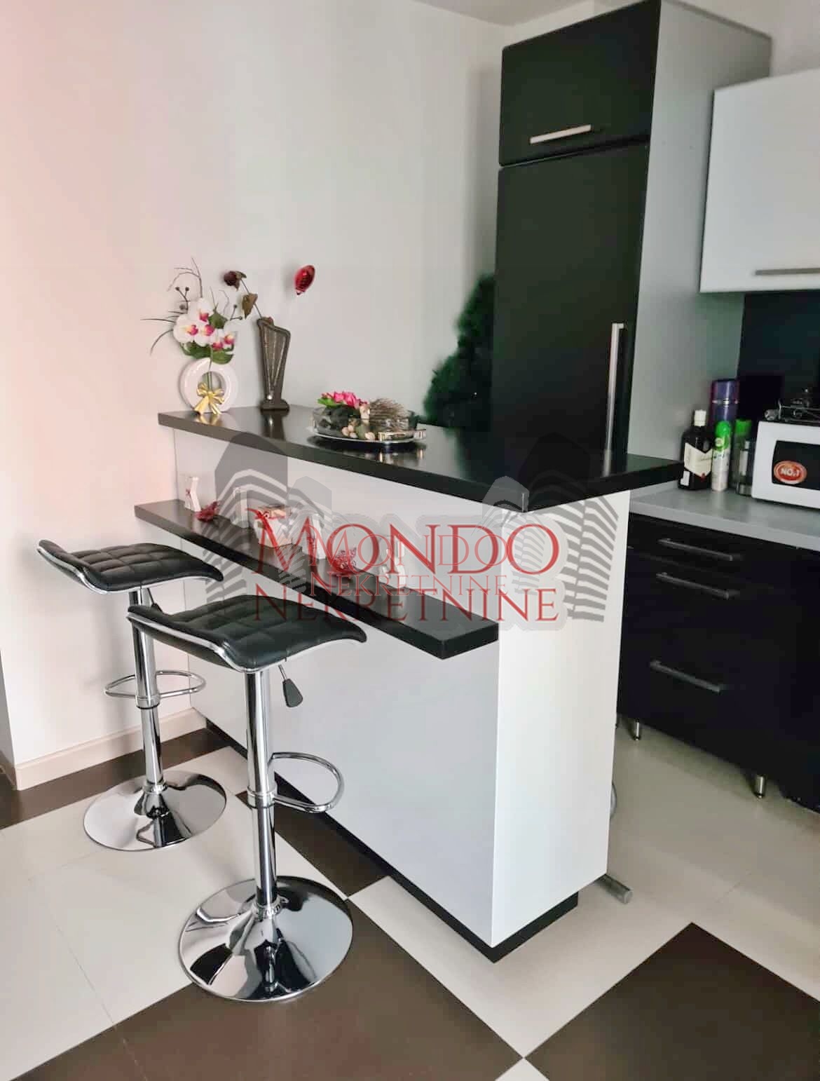 Trosoban stan u Duvaništu