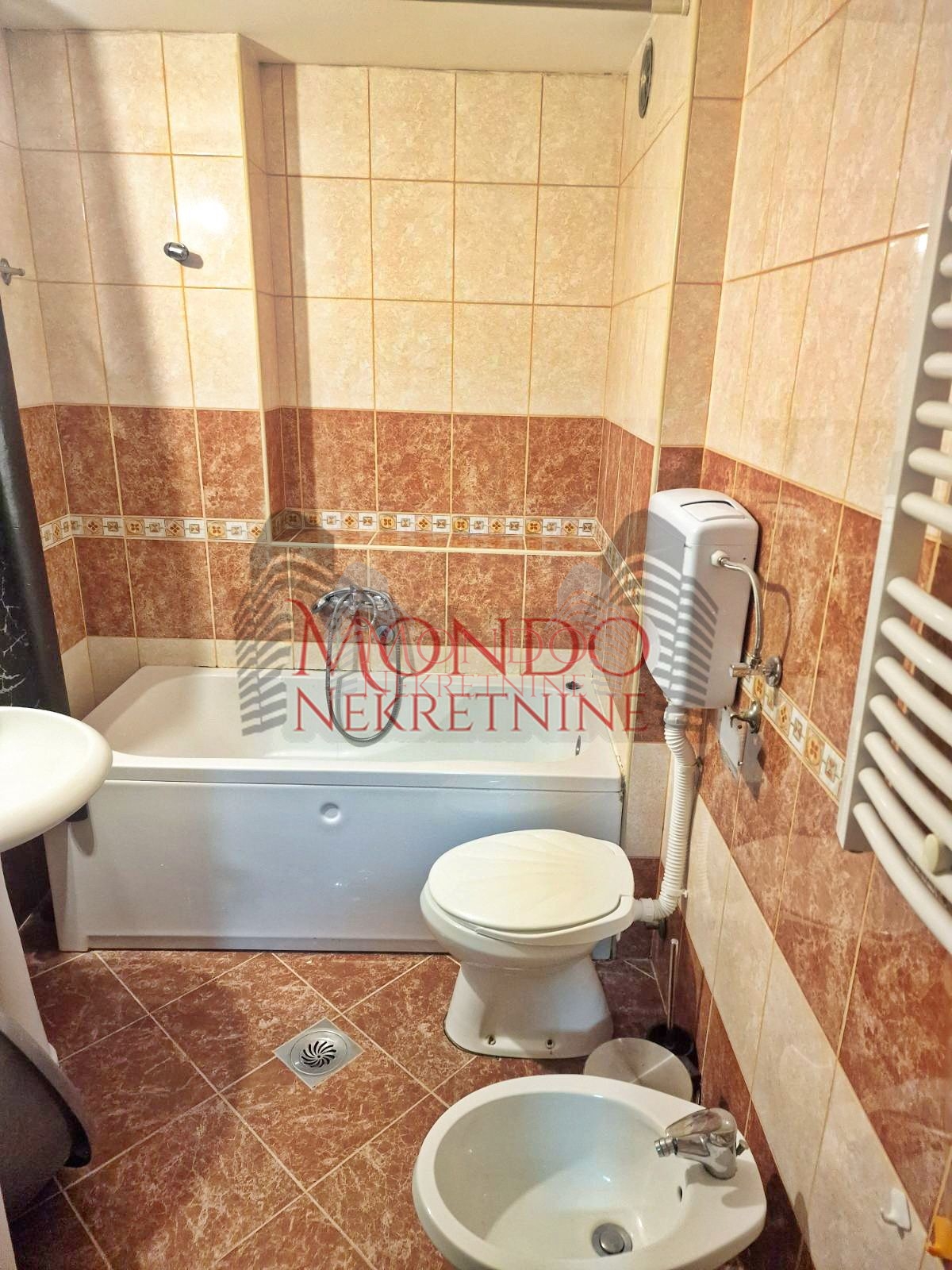 Jednoiposoban stan kod Filozofskog fakulteta