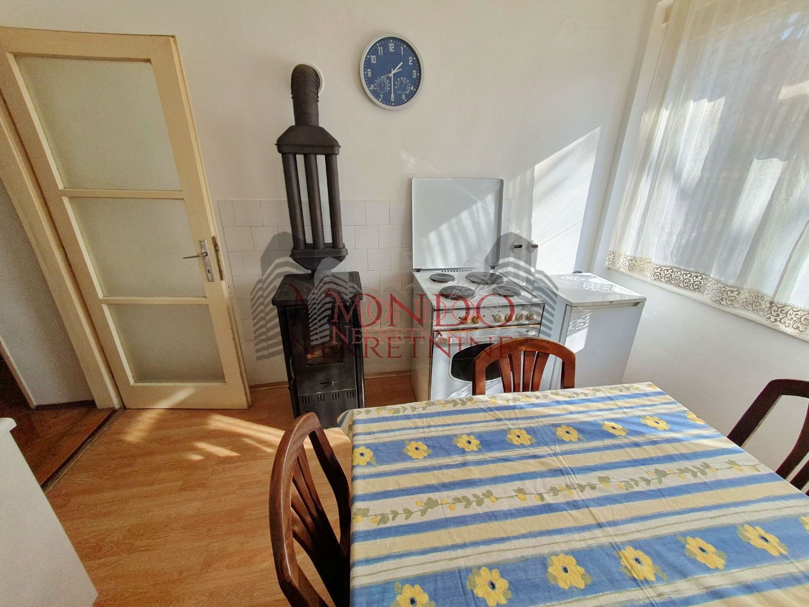 Dvoiposoban stan na Paliluli iznad NKC-a