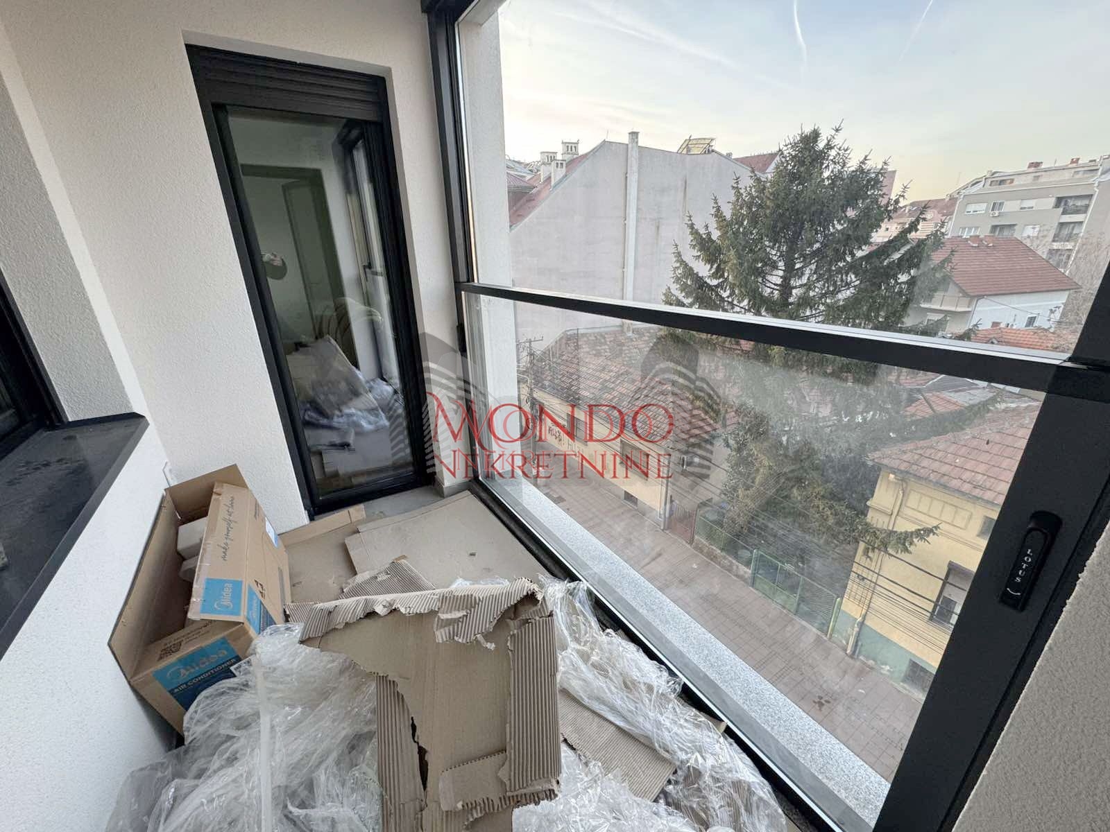 Dvoiposoban nov stan sa parking mestom  u blizini Doma zdravlja