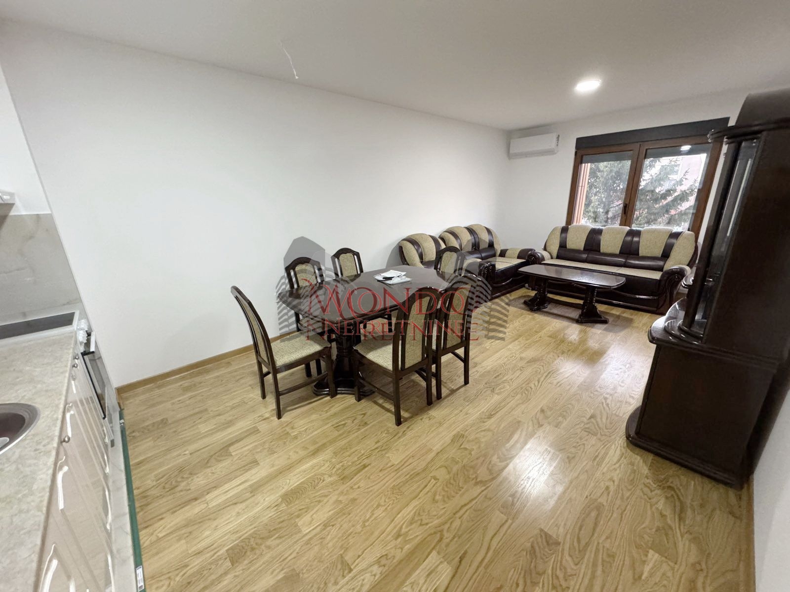 Dvoiposoban nov stan sa parking mestom  u blizini Doma zdravlja